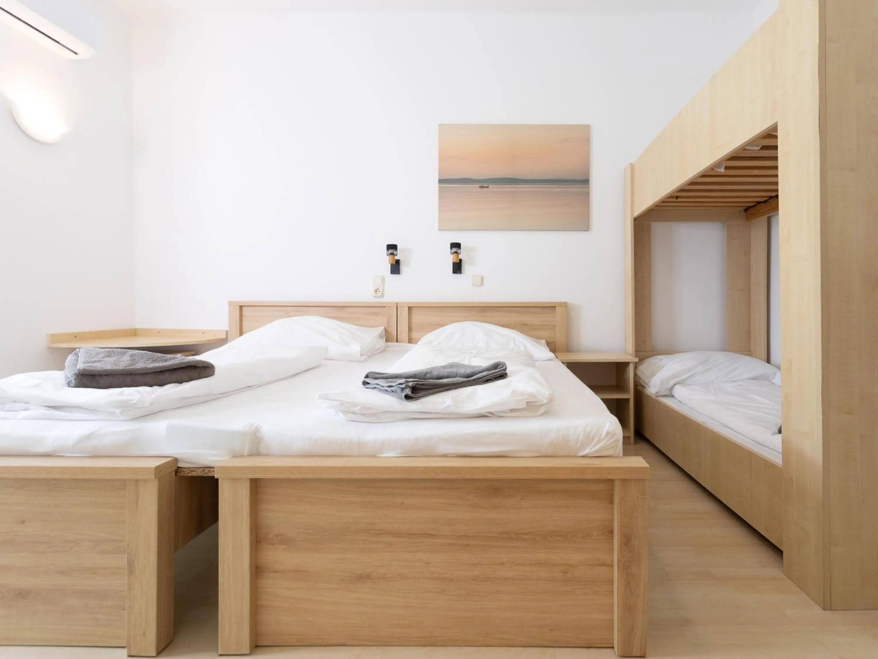 Photo of the whole room, Bed in Hotel Platán