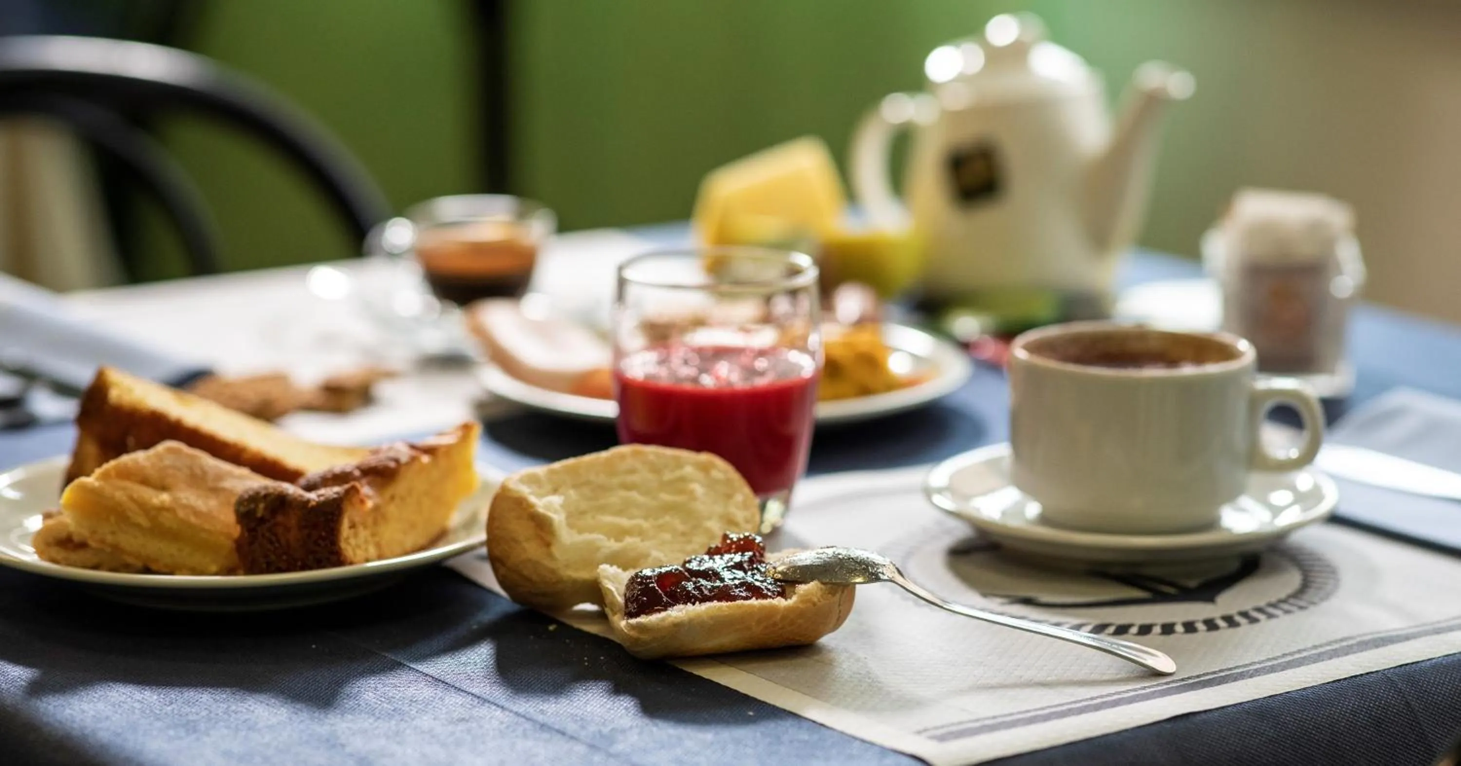 Food and drinks in Amadei Hotel Figaro & Apartments