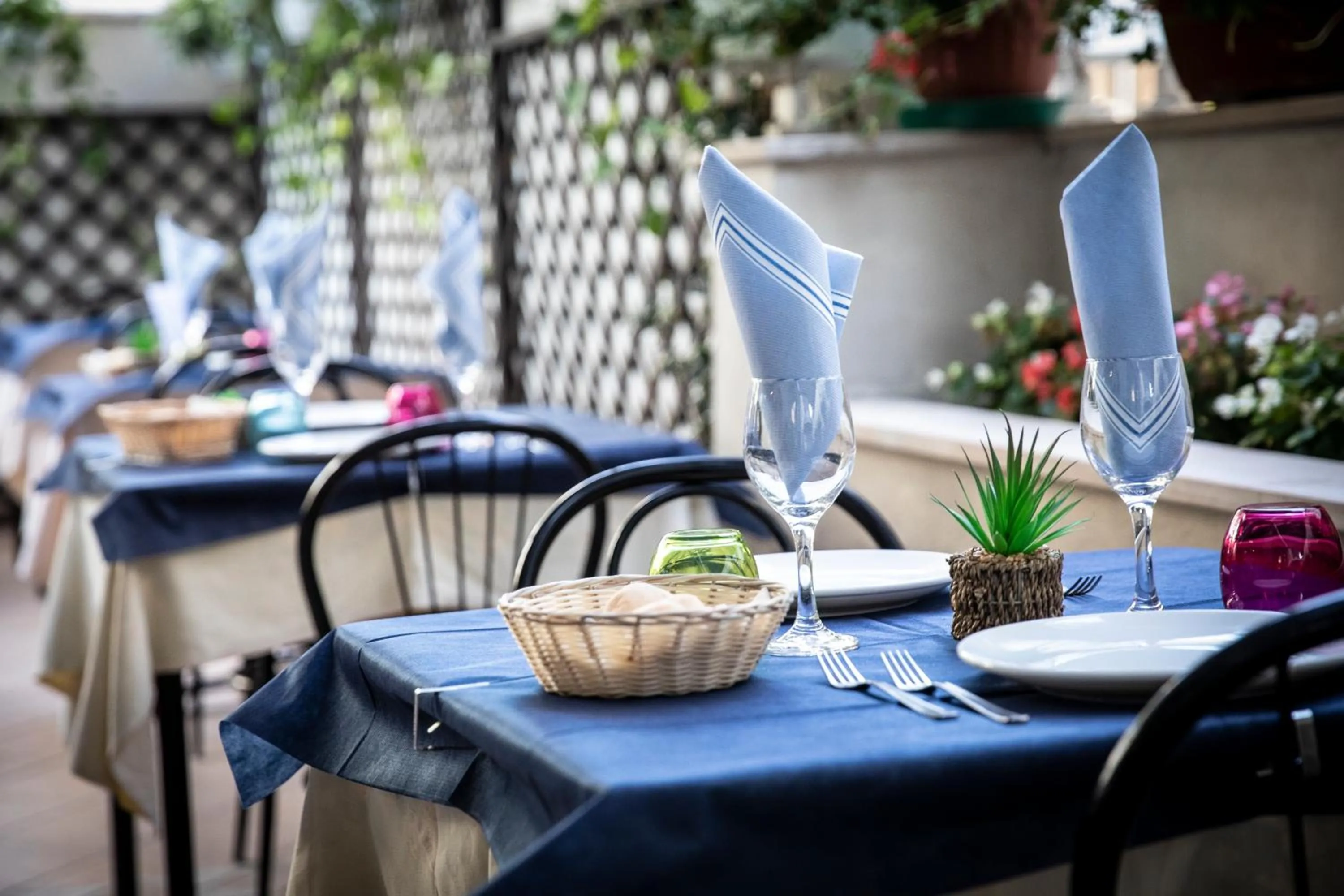 Restaurant/places to eat in Amadei Hotel Figaro & Apartments