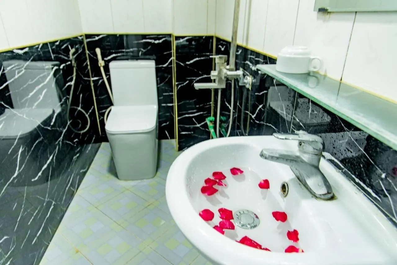 Bathroom in OYO 1143 Thu Giang Hotel