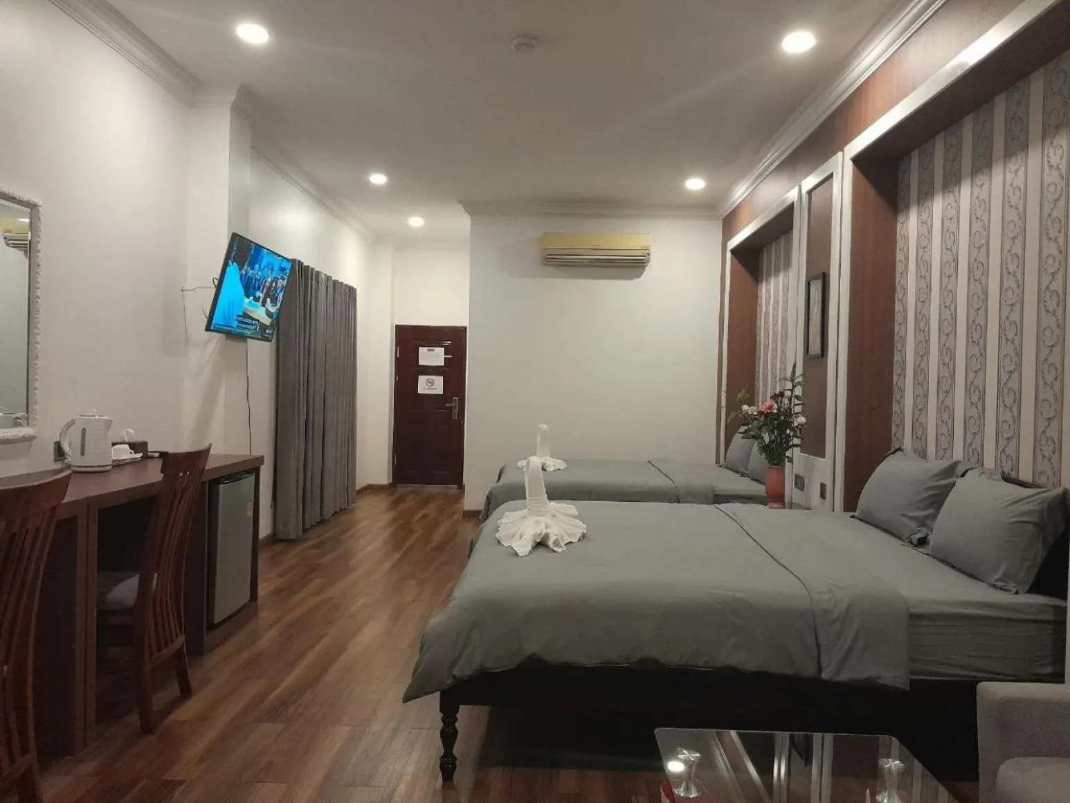 TV and multimedia, Bed in 4 RIVERS HOTEL