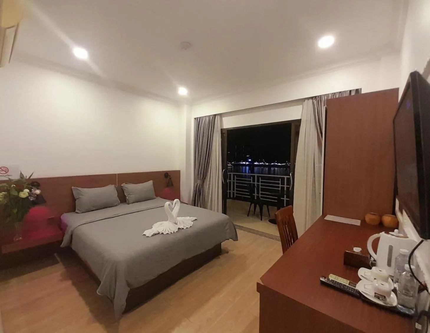Balcony/Terrace, Bed in 4 RIVERS HOTEL