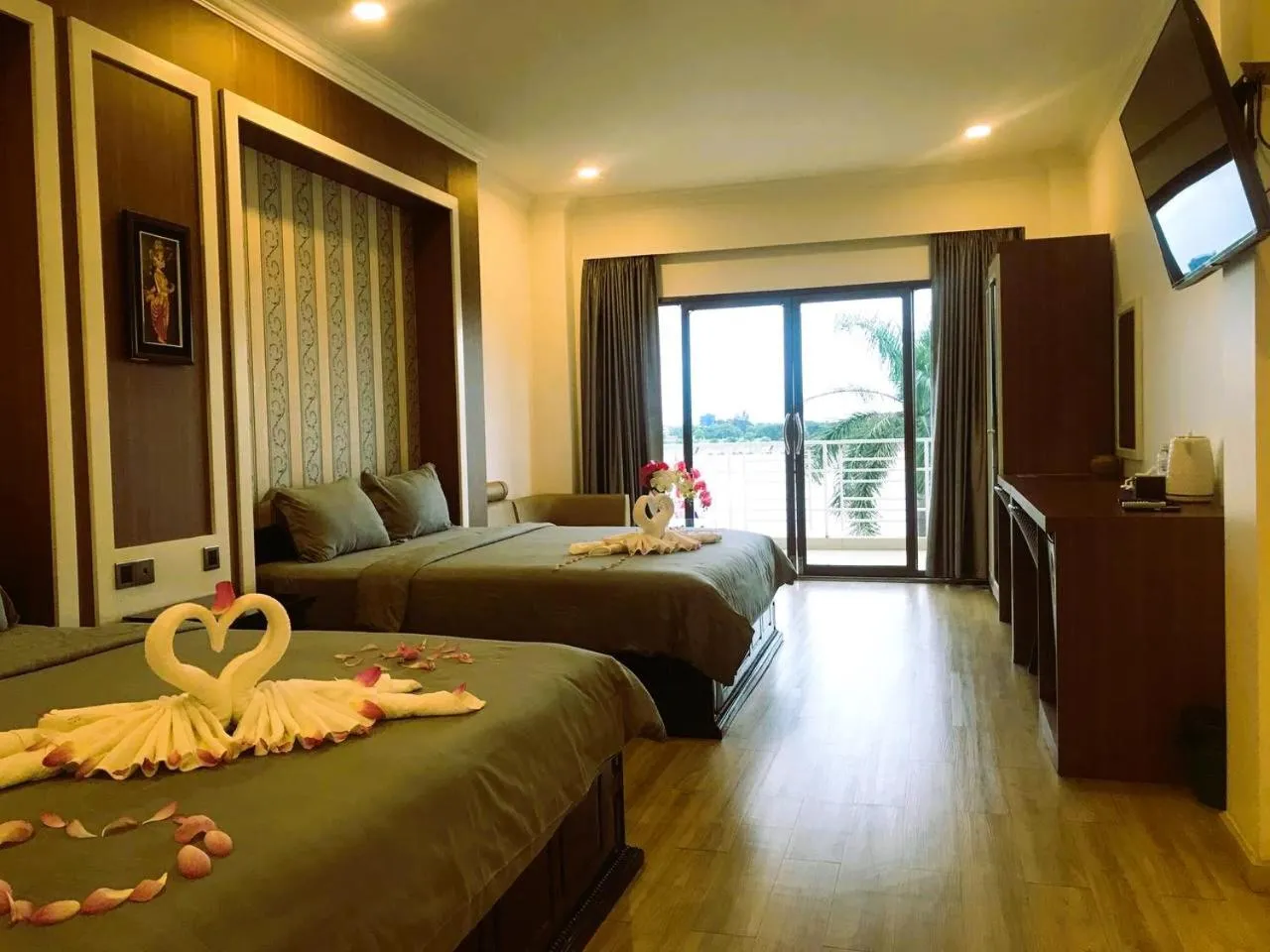 Living room, Bed in 4 RIVERS HOTEL