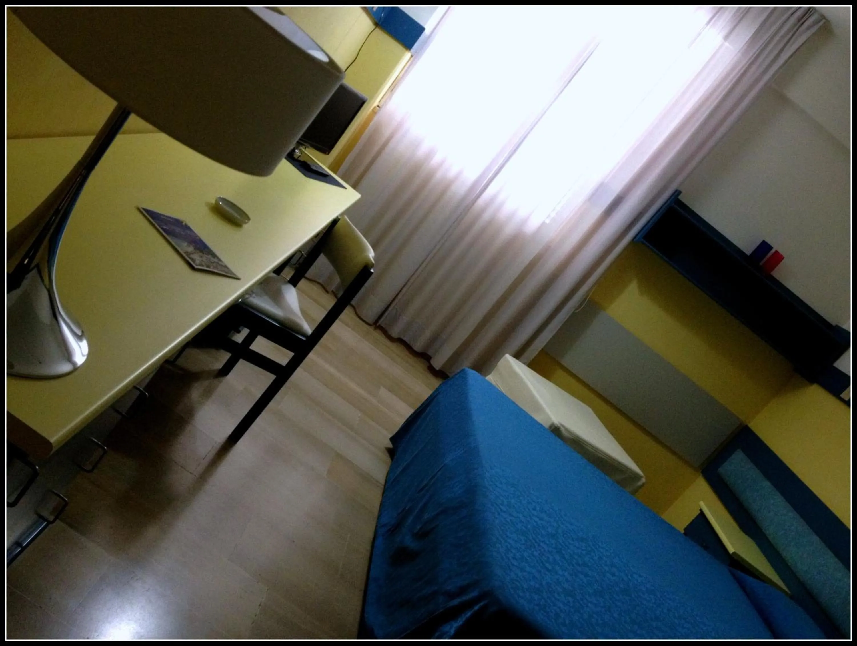 Seating area, Bed in Hotel Select