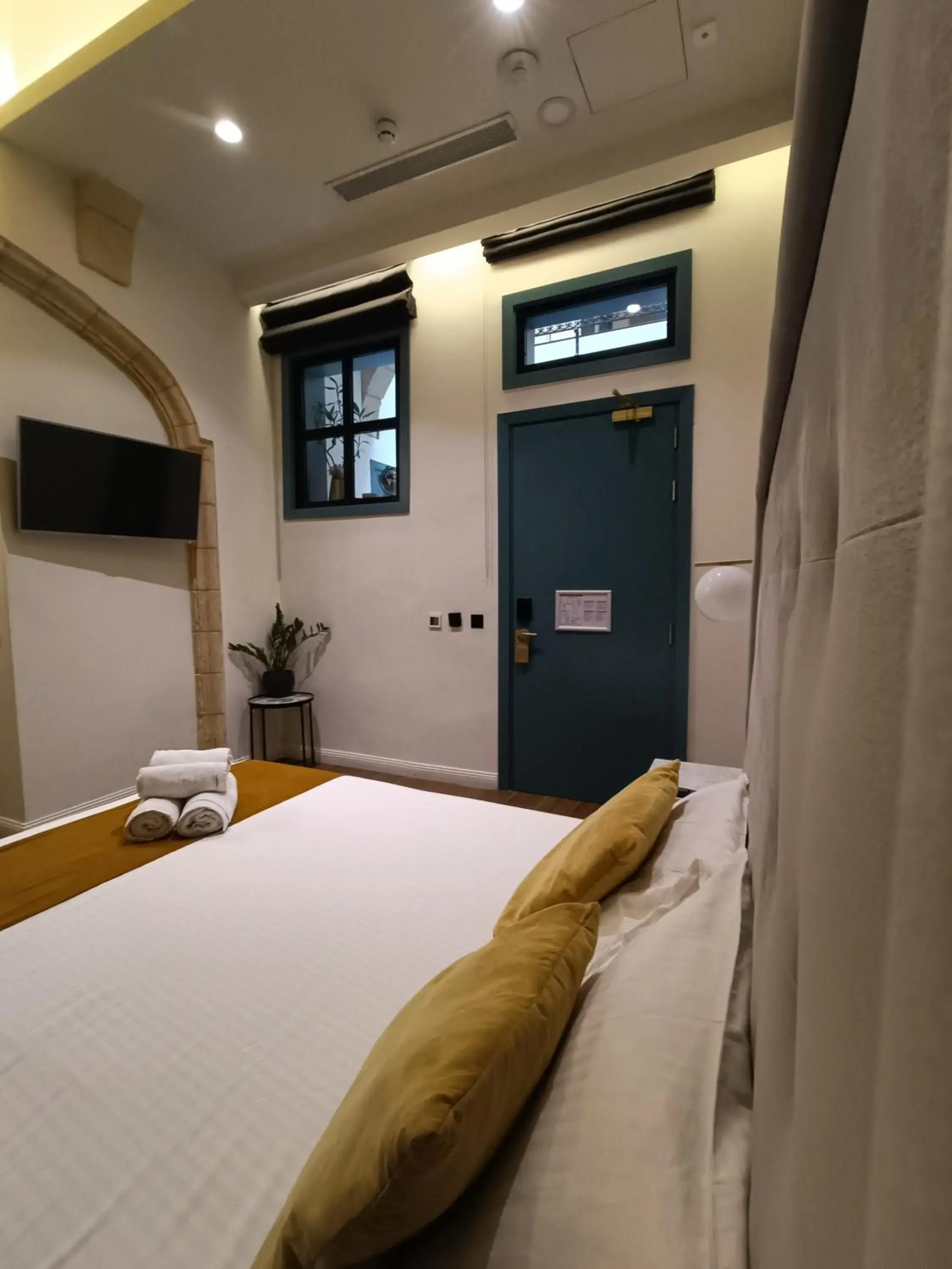 Double Room with Wheel chair access with windows facing the internal courtyard 3 in 23 Boutique Hotel Double Room with Wheel chair access with windows facing the internal courtyard 3 in 23 Boutique Hotel