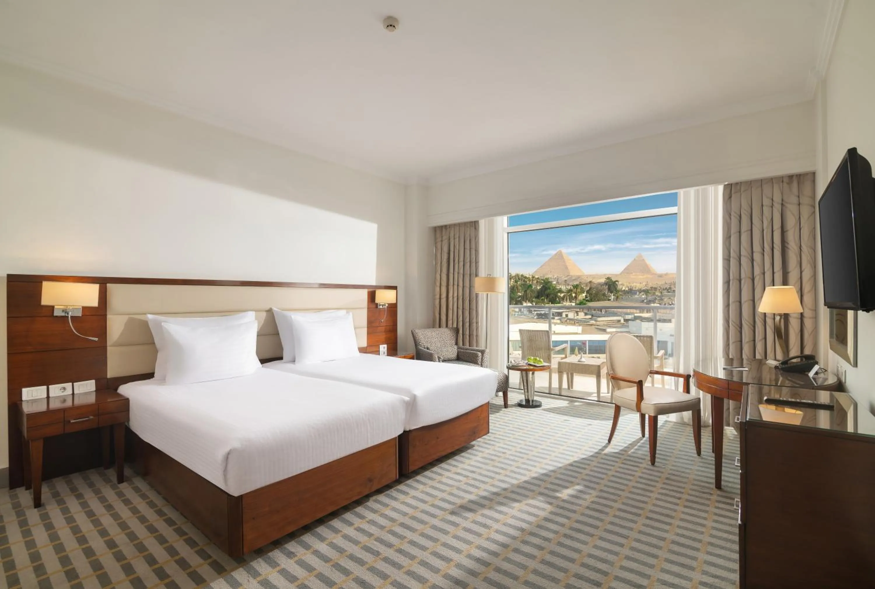 Bed in Steigenberger Pyramids Cairo