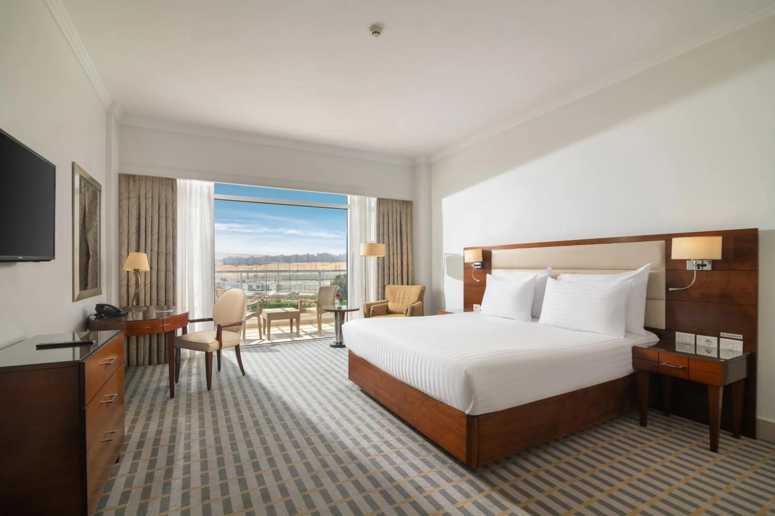 Bed in Steigenberger Pyramids Cairo