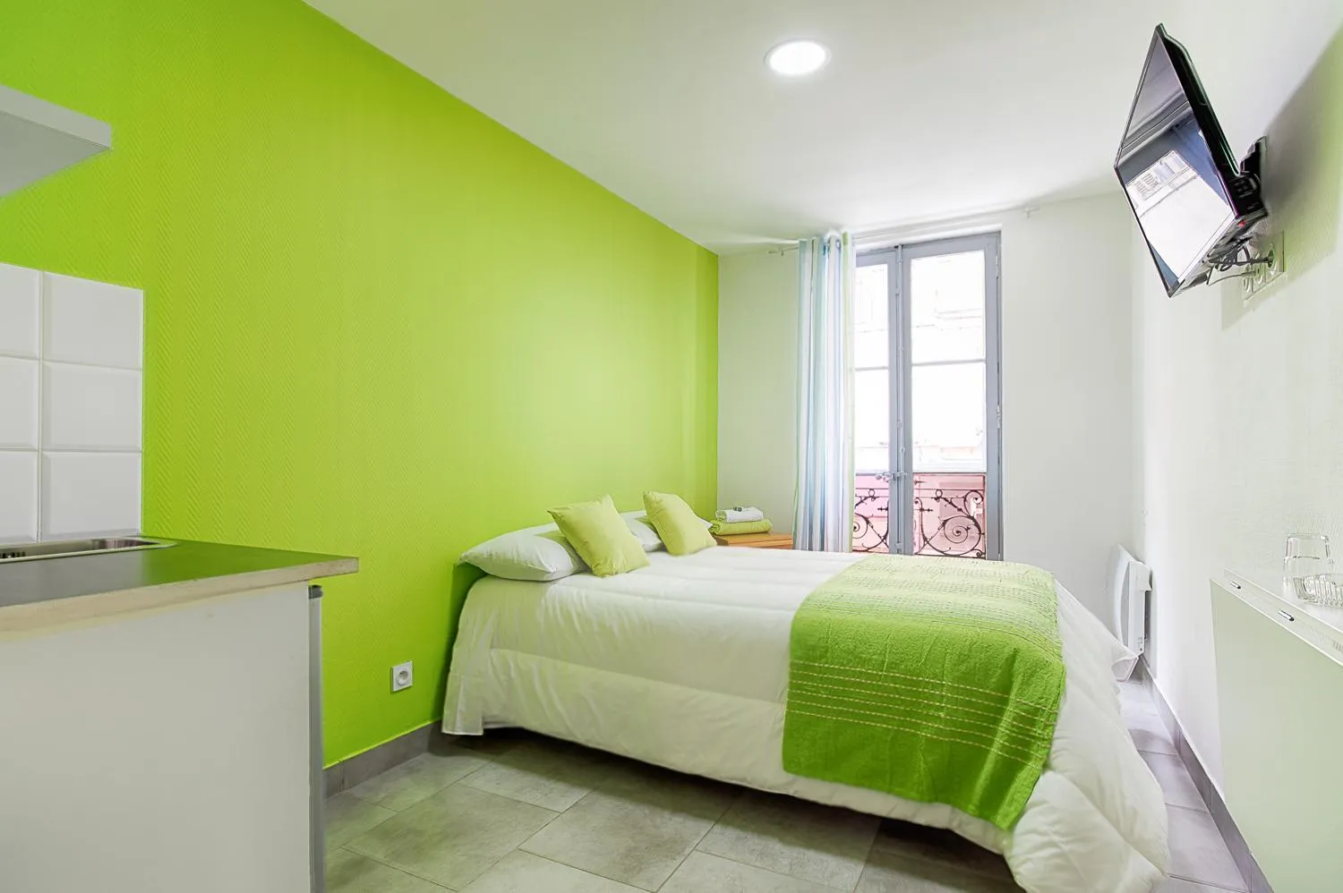 Bed in Hotel Monte-Cristo