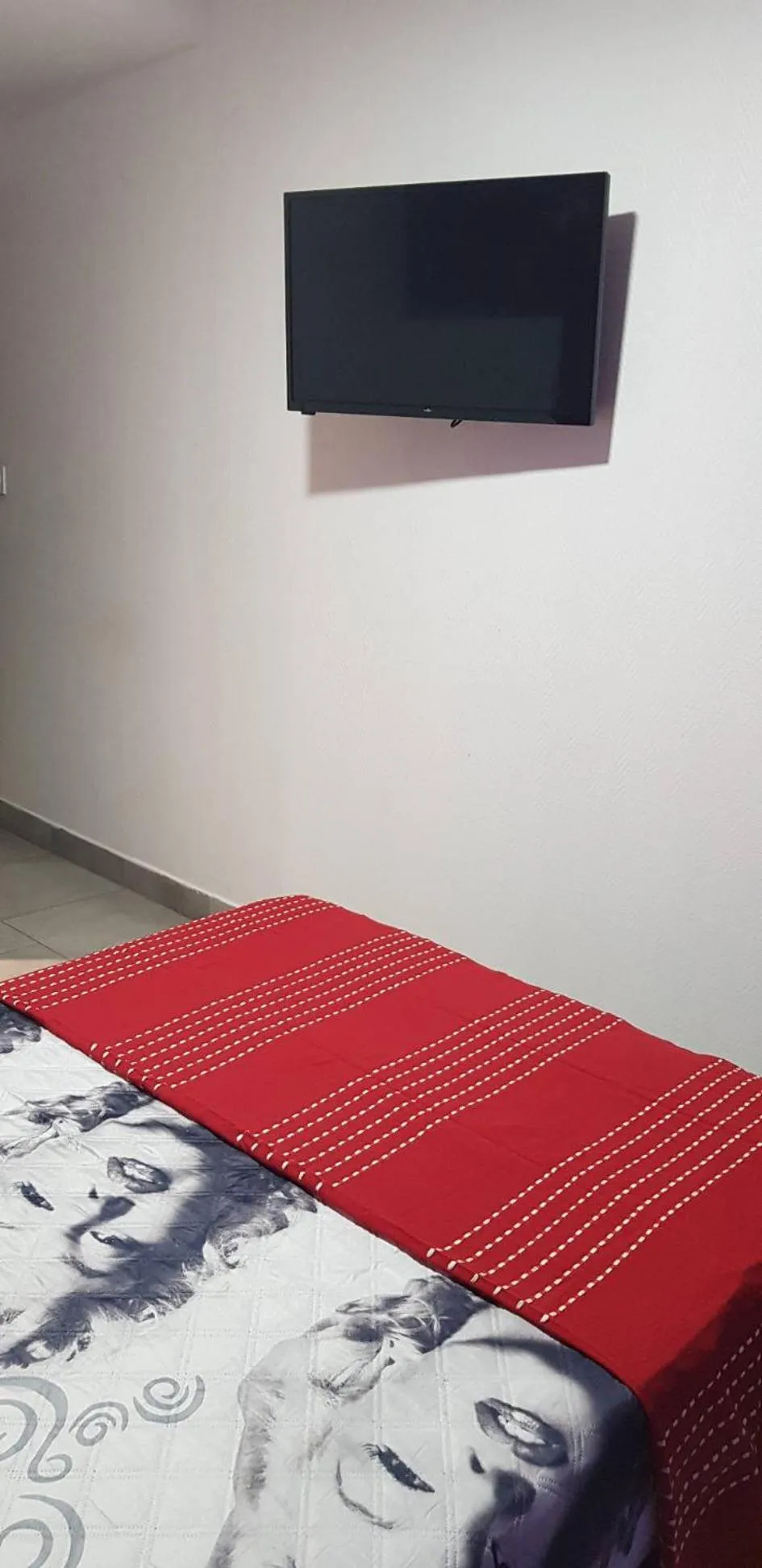 Bed in Hotel Monte-Cristo