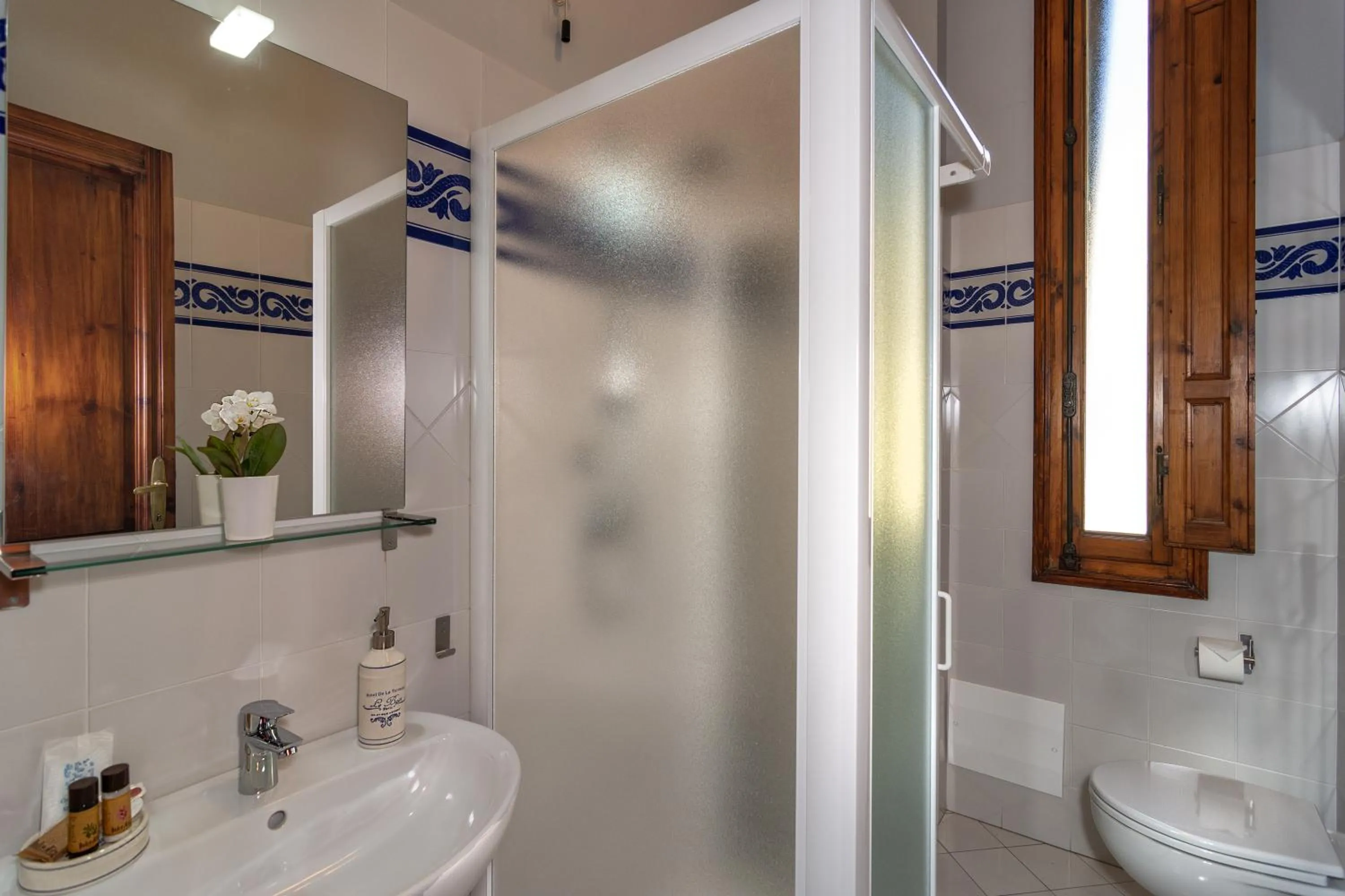 Shower in Villa Ricci Suites