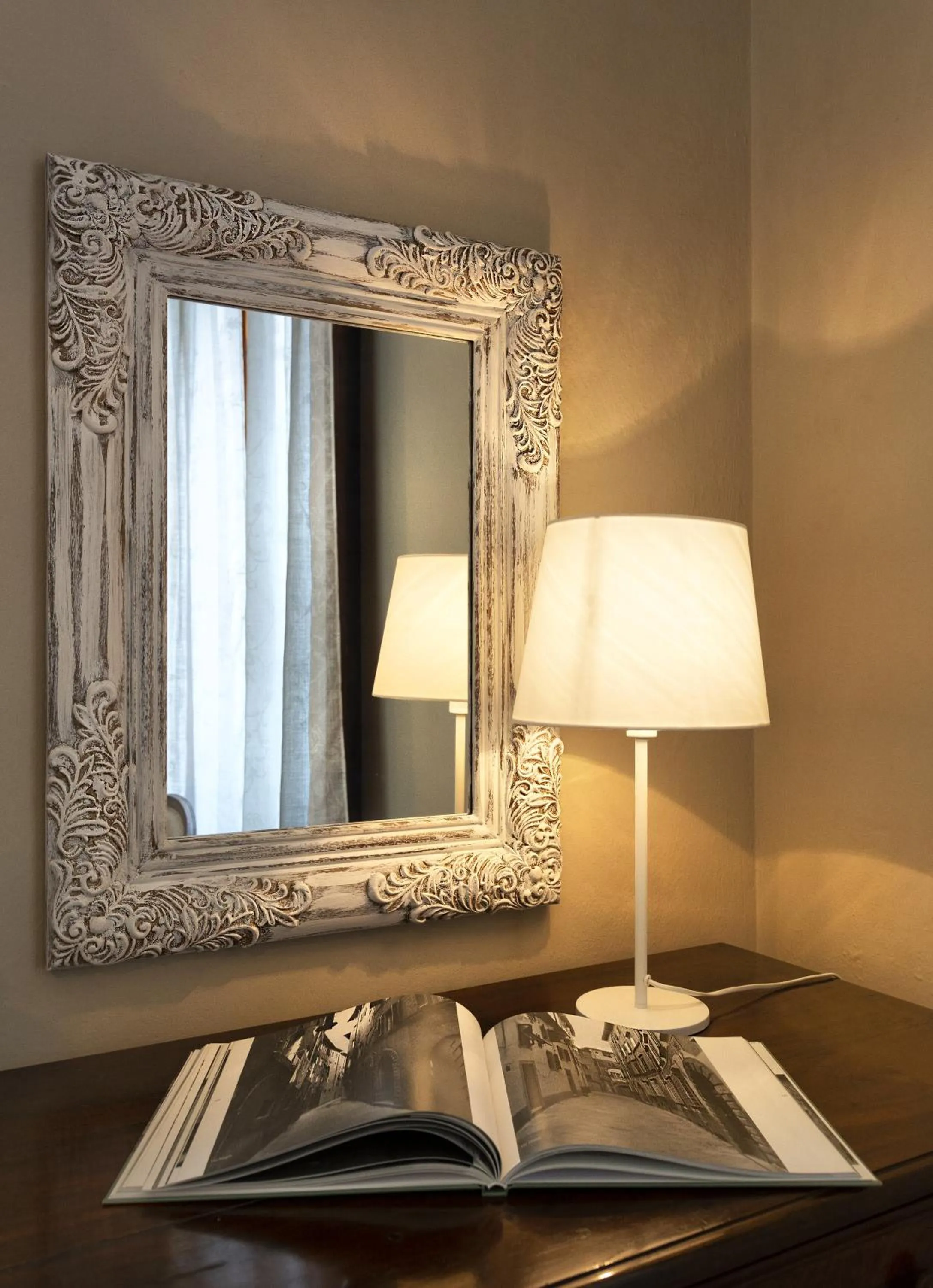 Decorative detail in Villa Ricci Suites