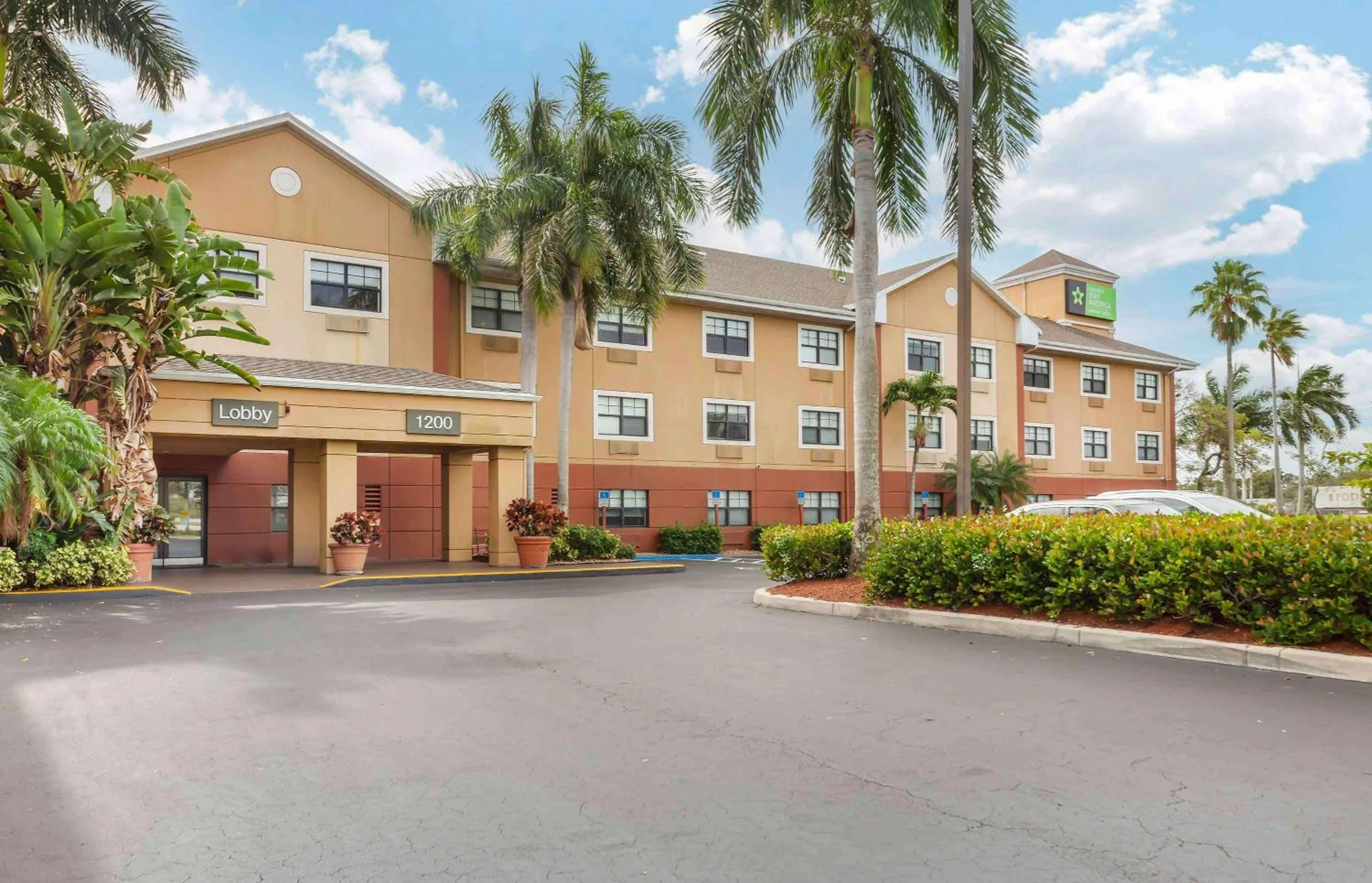 Property building in Extended Stay America Premier Suites - Fort Lauderdale - Deerfield Beach