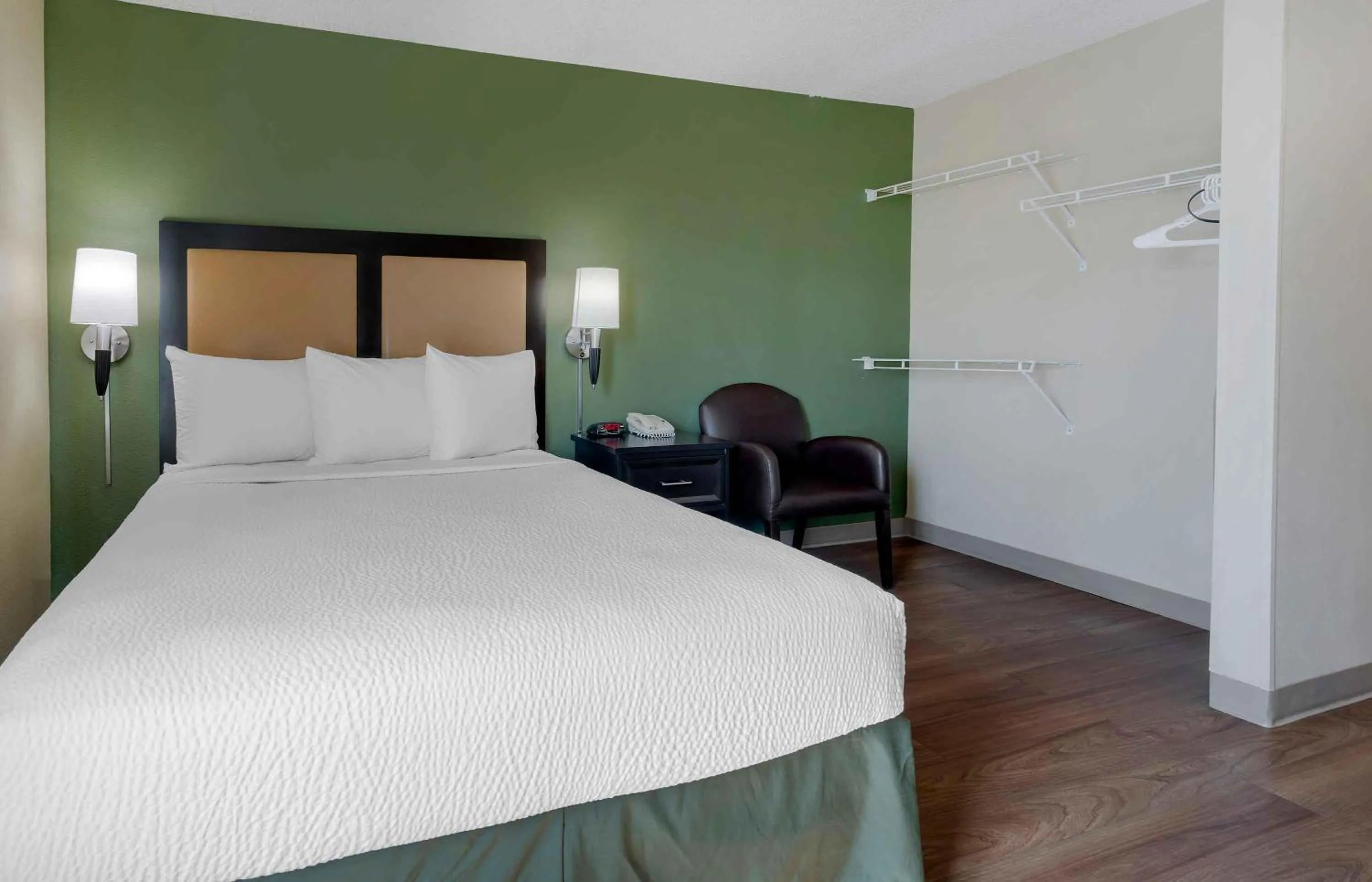 Bedroom, Bed in Extended Stay America Suites - Fremont - Fremont Blvd South