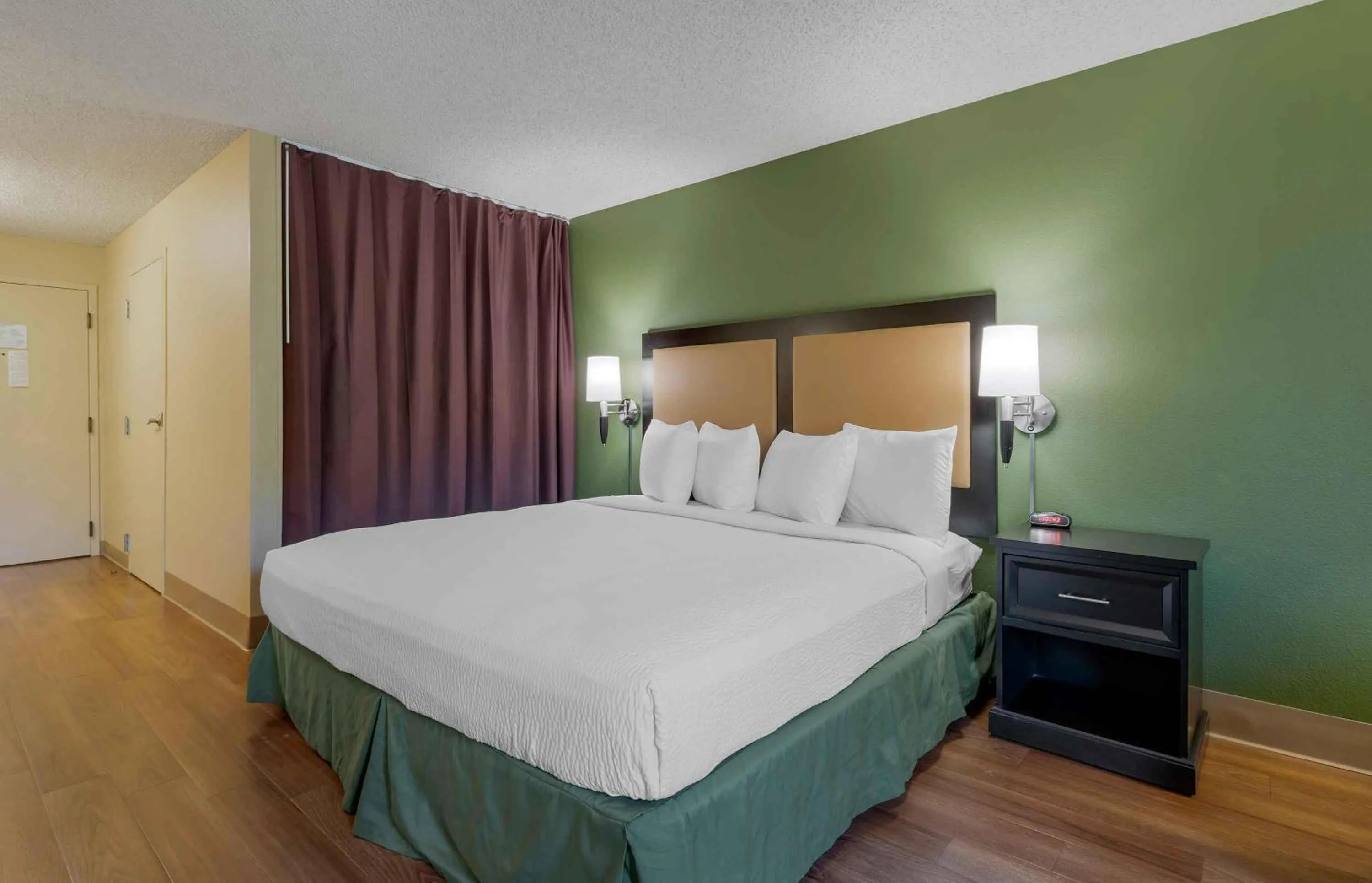 Bedroom, Bed in Extended Stay America Suites - Fremont - Fremont Blvd South