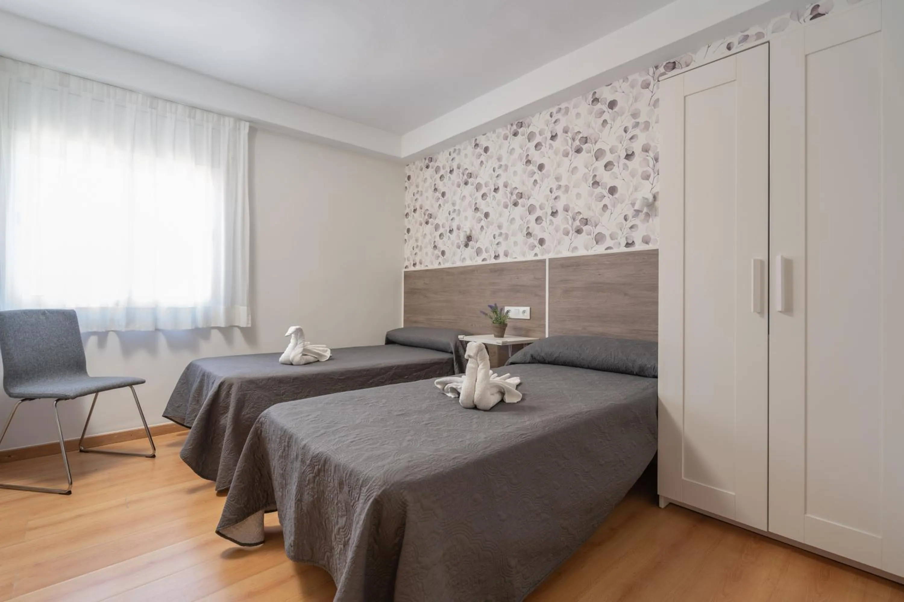 Bedroom, Bed in Hotel Tolosa