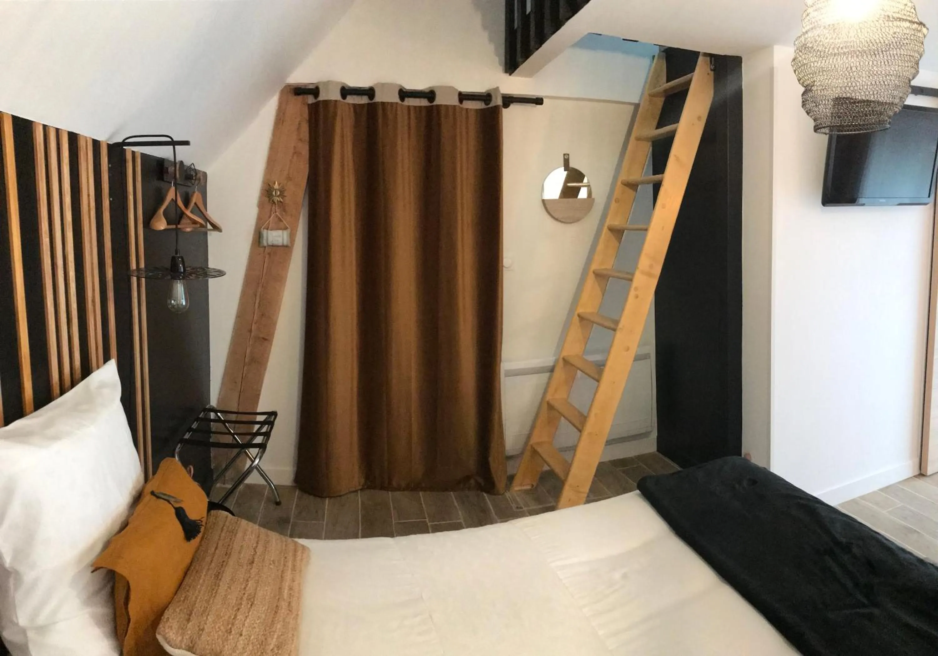 Bed in Entre Honfleur et Etretat