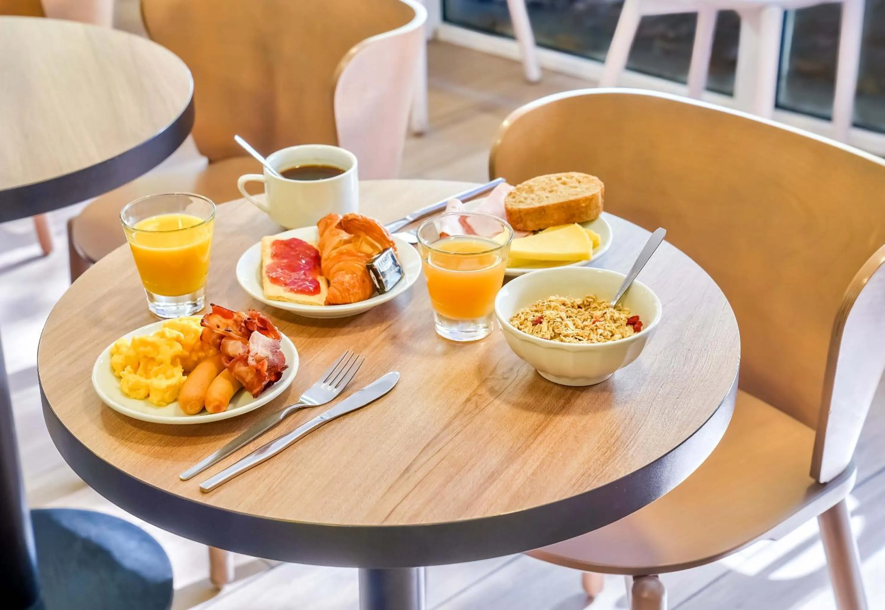 Breakfast in B&B HOTEL Paris Malakoff Parc des Expositions