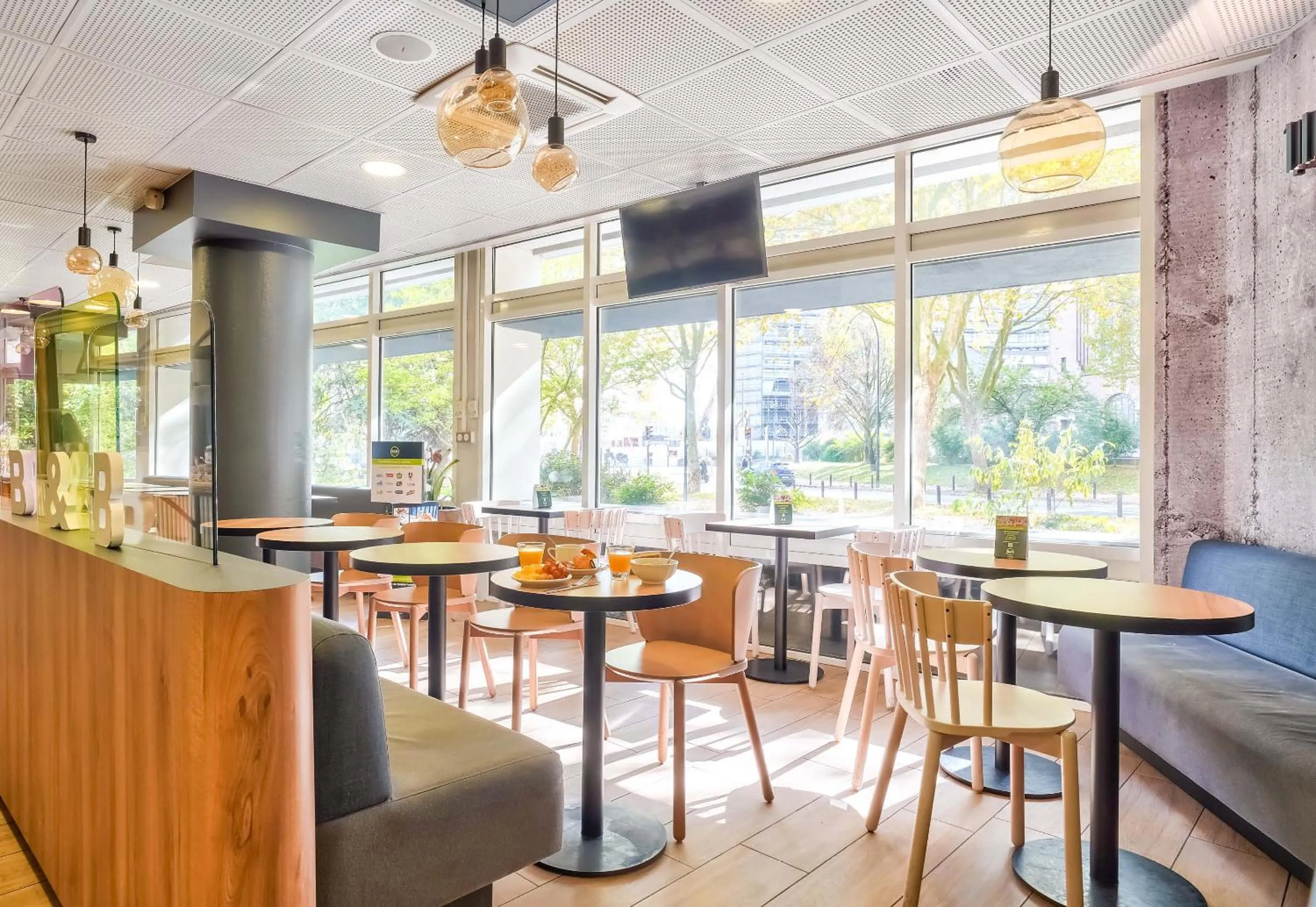 Breakfast in B&B HOTEL Paris Malakoff Parc des Expositions