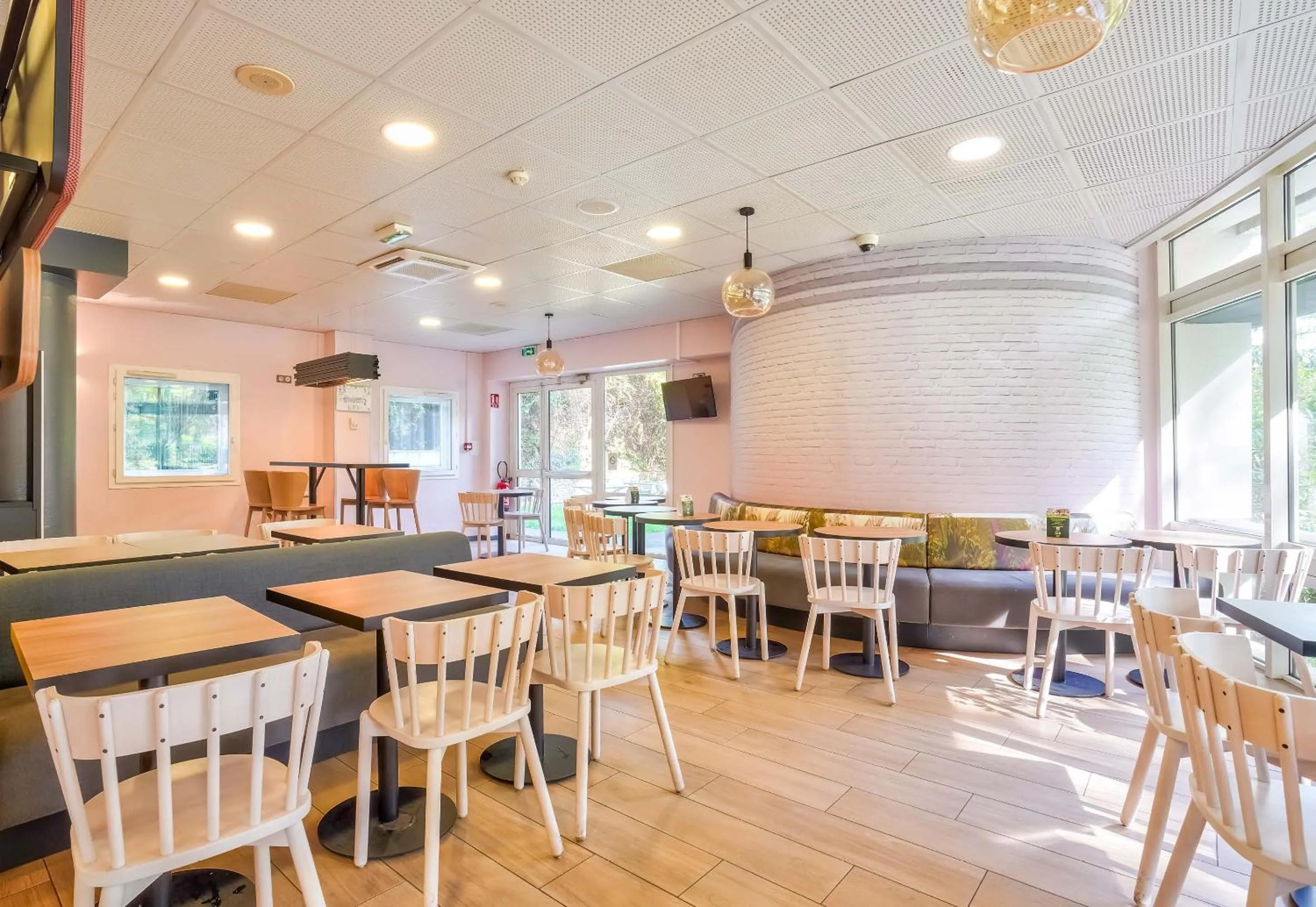 Breakfast in B&B HOTEL Paris Malakoff Parc des Expositions