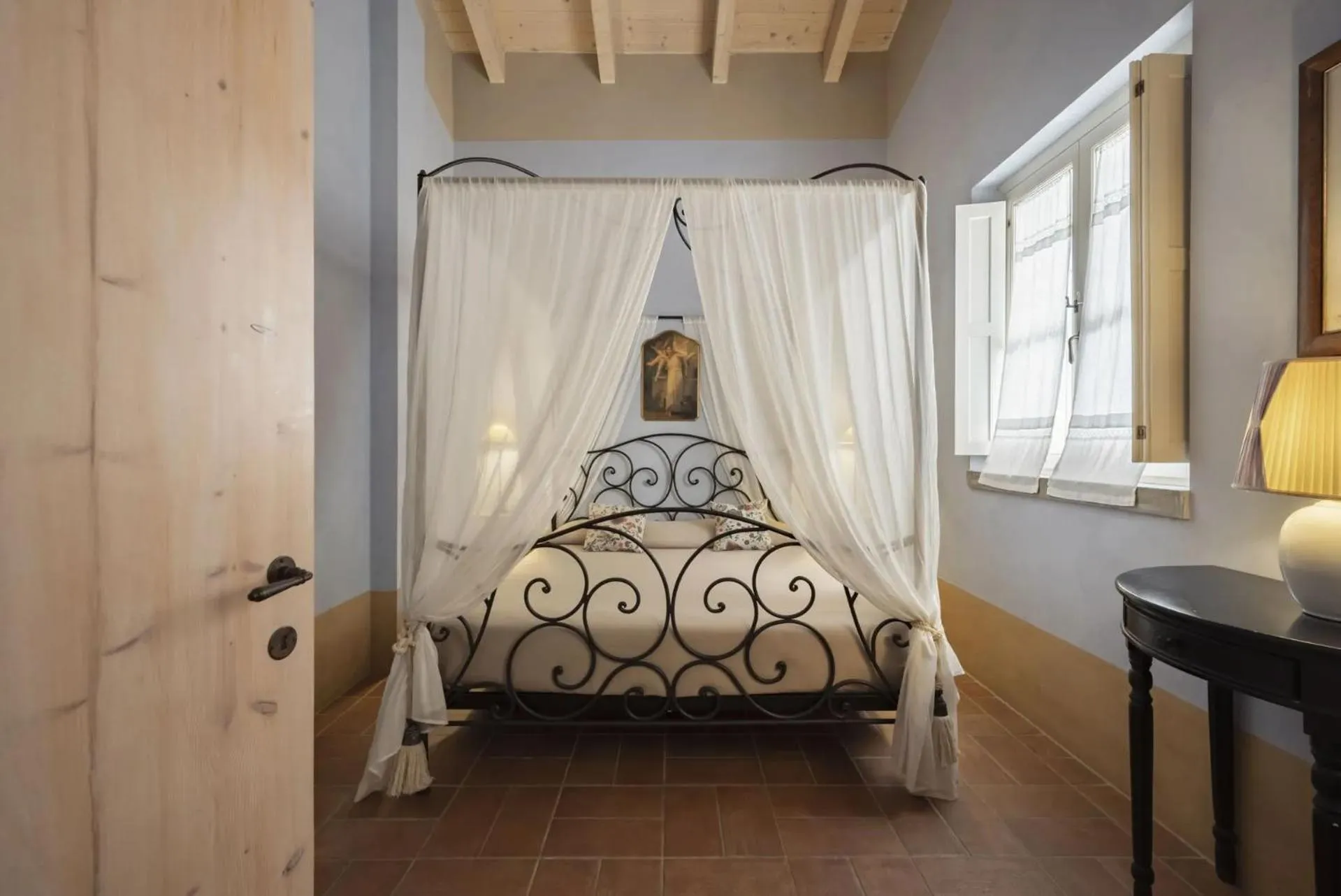 Bed in Guadalupe Tuscany Resort