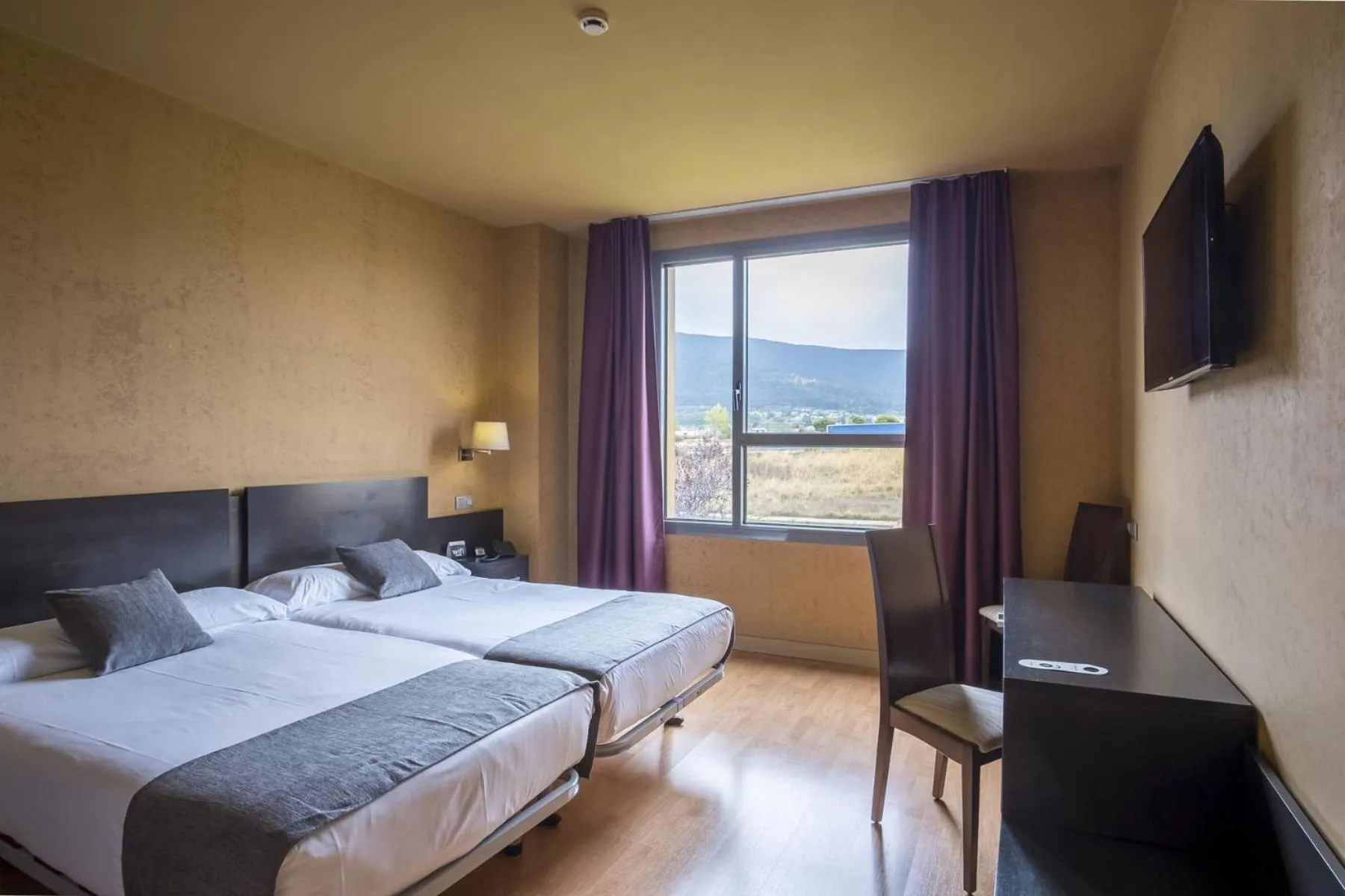 Photo of the whole room, Bed in El Espinar