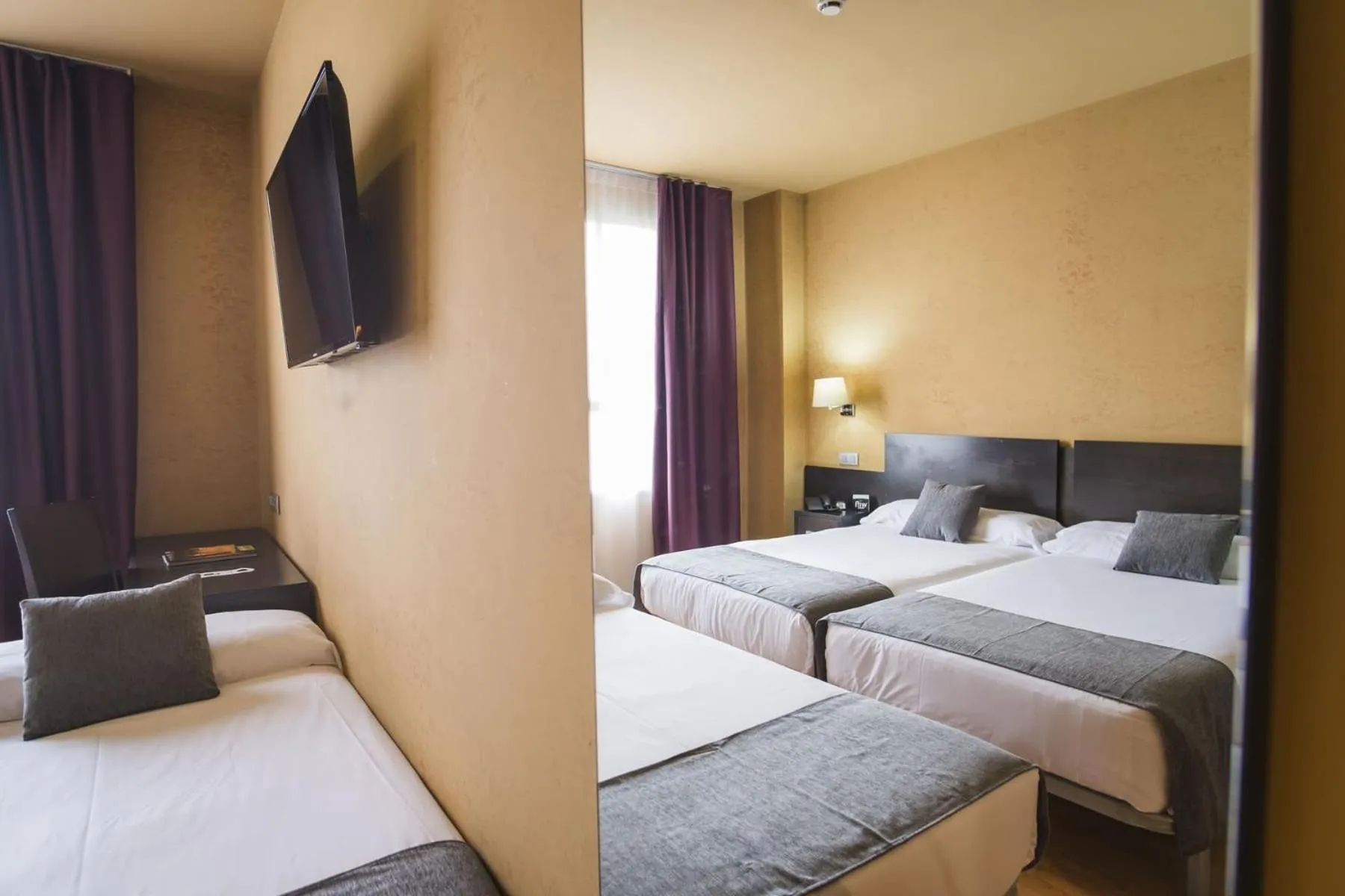 Bedroom, Bed in El Espinar