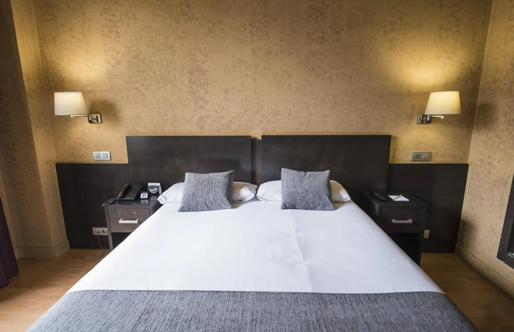 Photo of the whole room, Bed in El Espinar