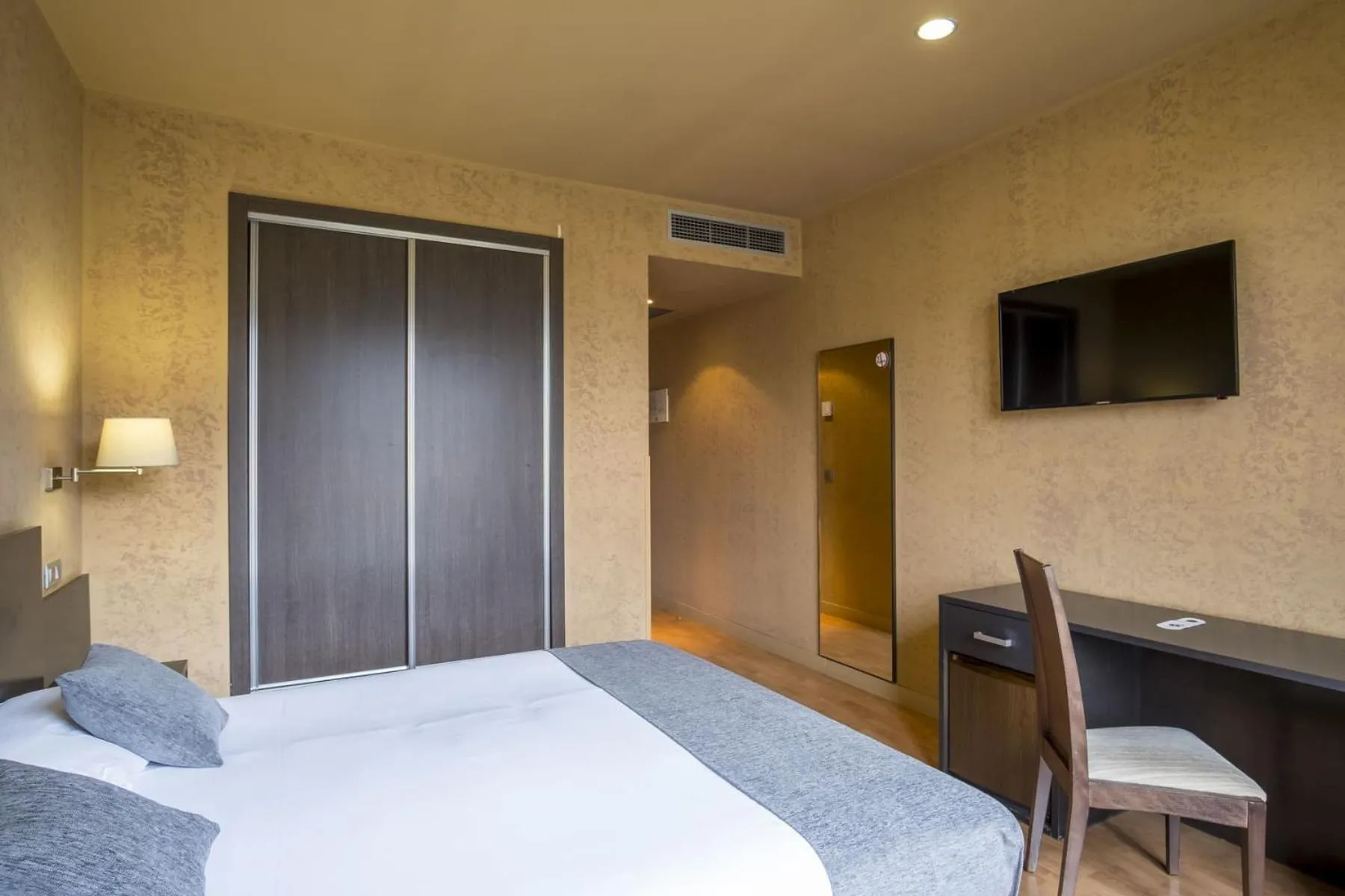 Photo of the whole room, Bed in El Espinar