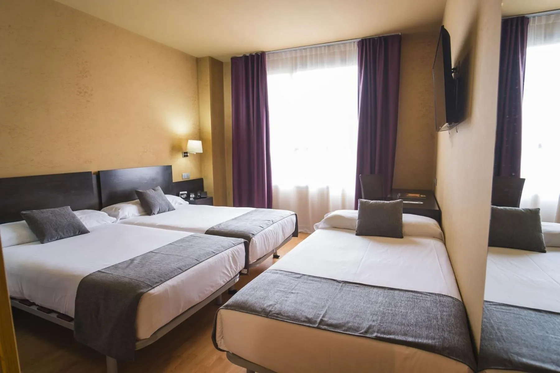 Bedroom, Bed in El Espinar