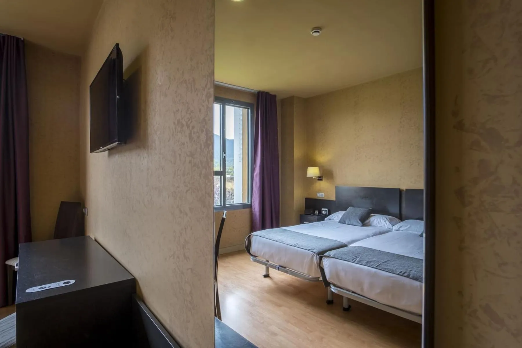 Photo of the whole room, Bed in El Espinar