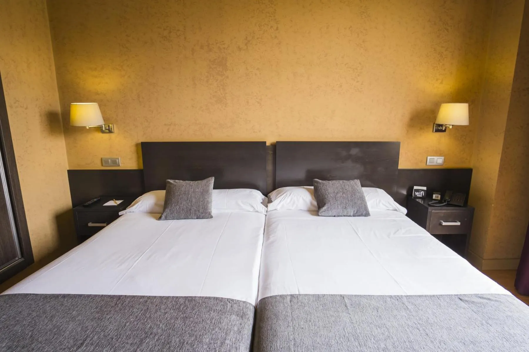 Bedroom, Bed in El Espinar