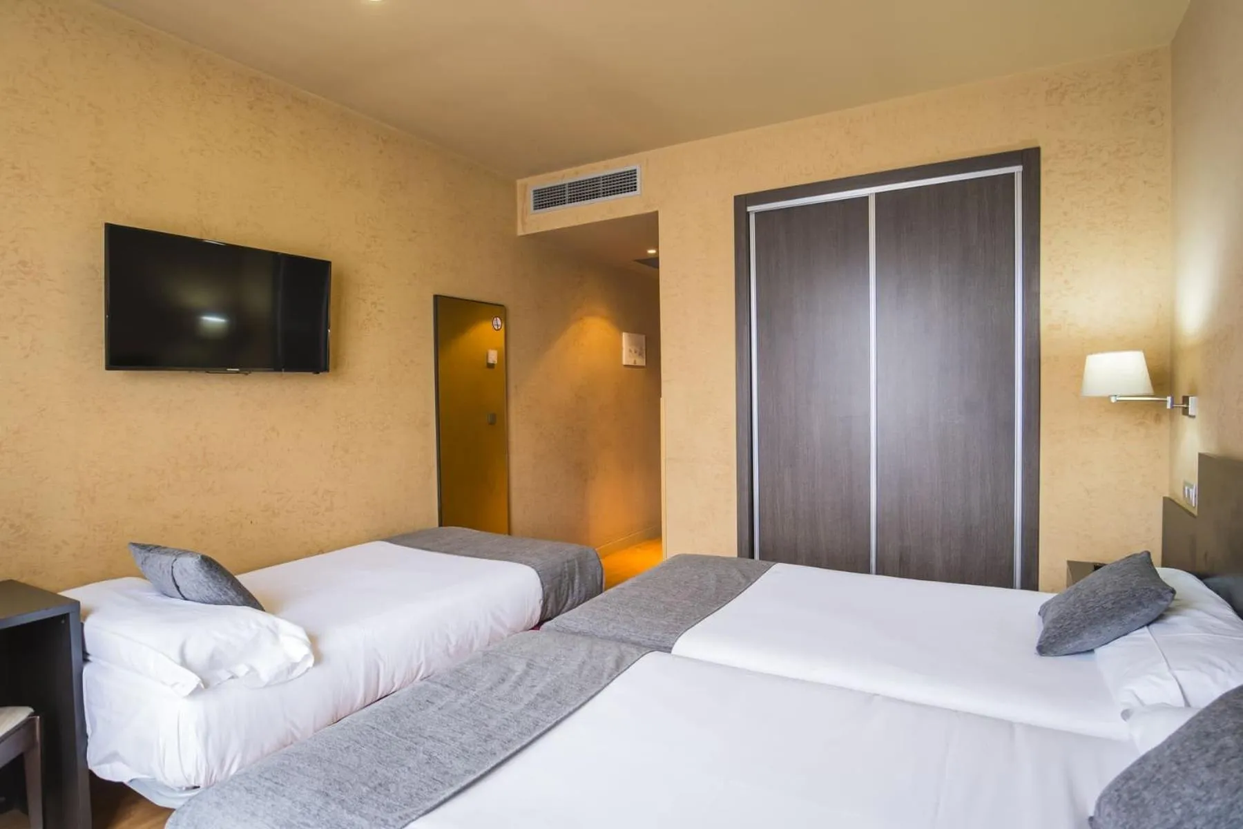 Bedroom, Bed in El Espinar