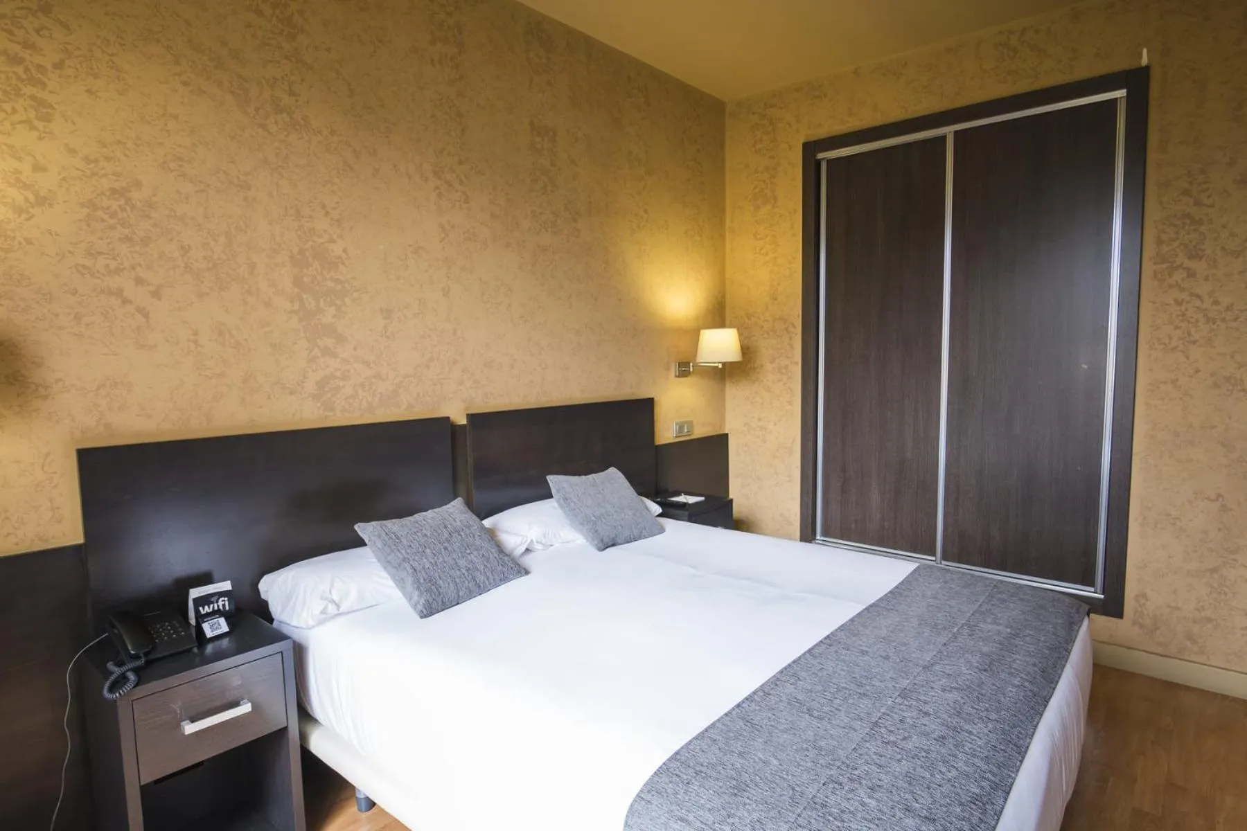 Bedroom, Bed in El Espinar