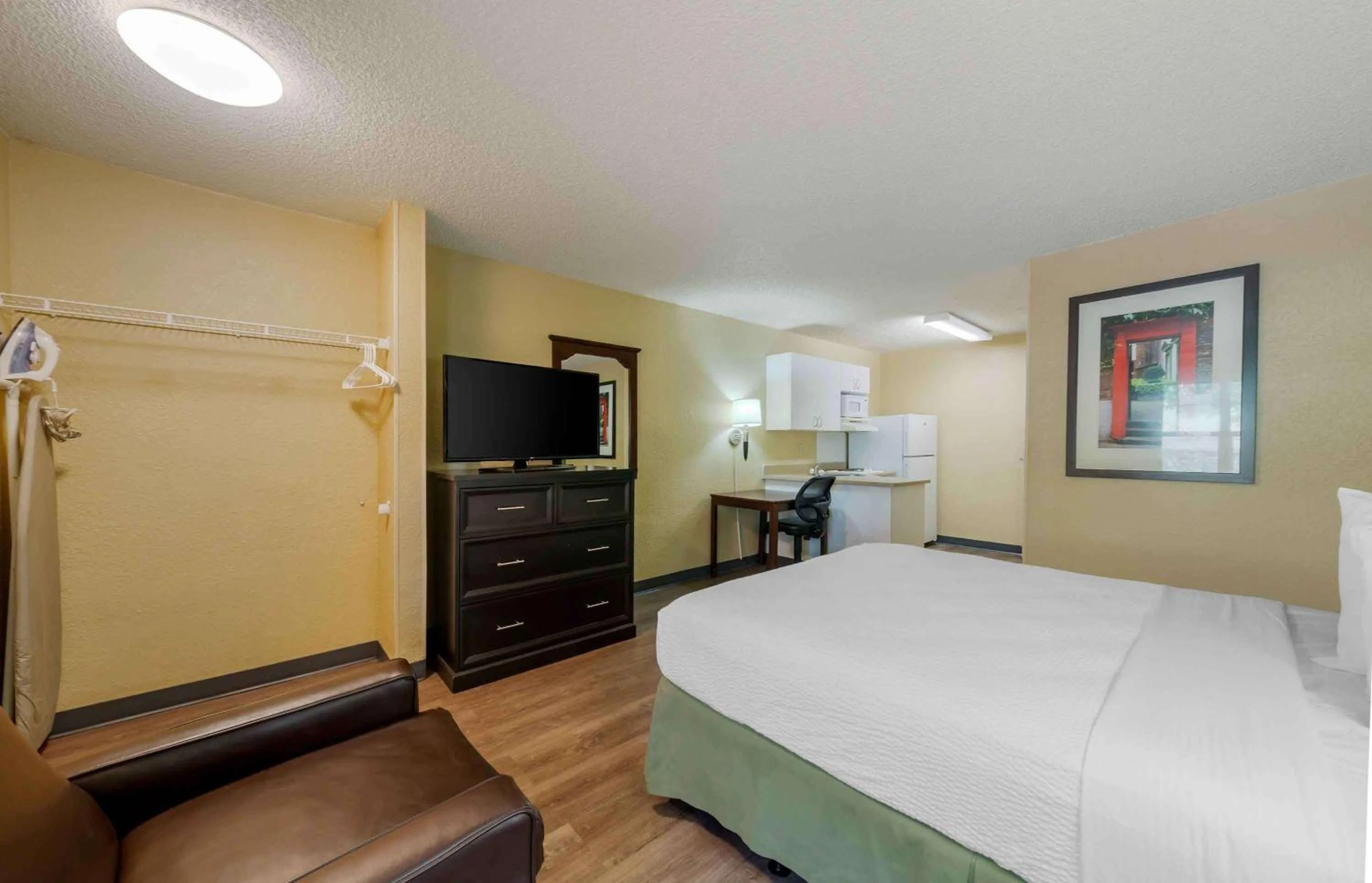 Bedroom, Bed in Extended Stay America Suites - Fort Lauderdale - Cypress Creek - Andrews Ave