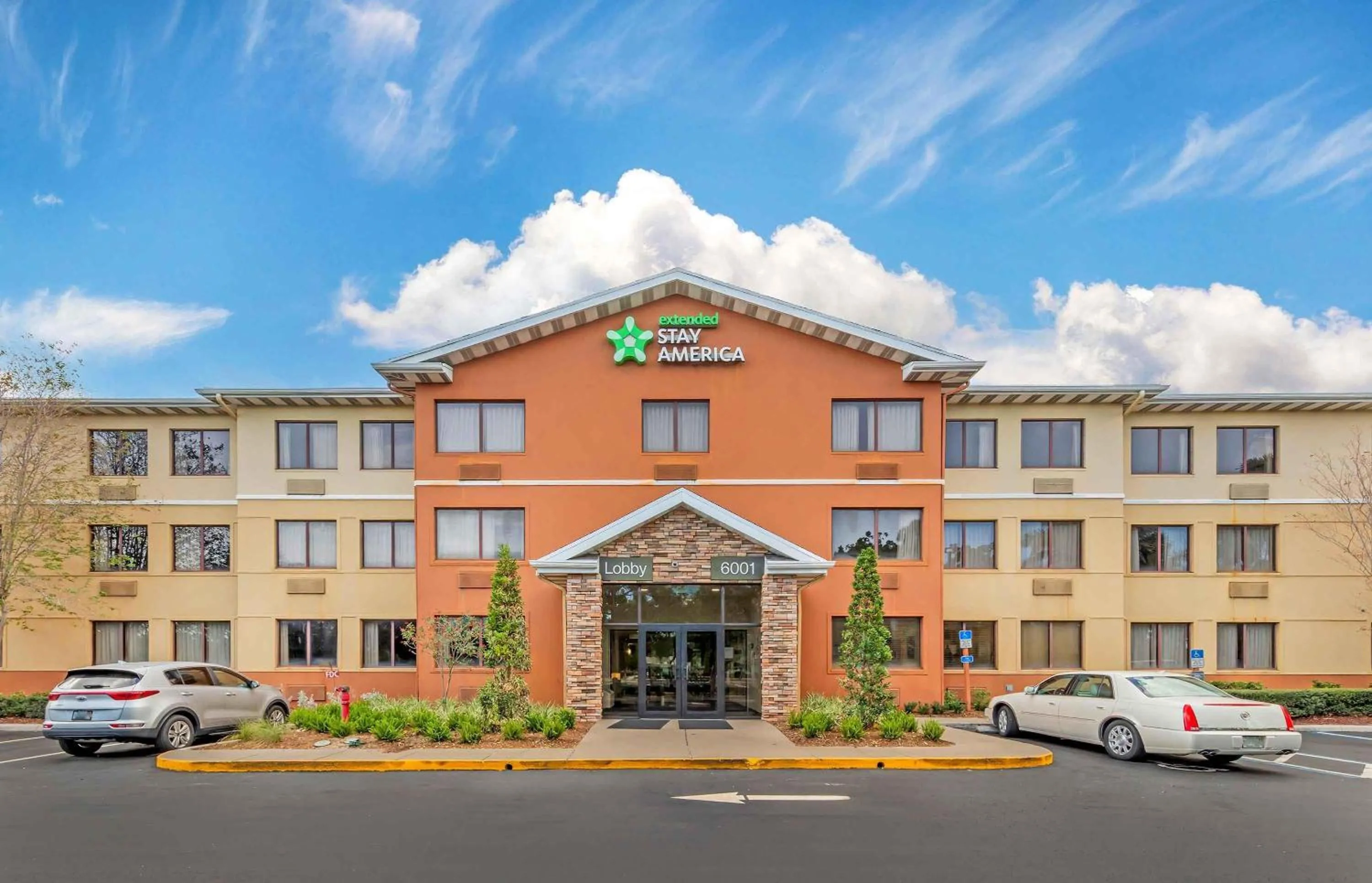 Property building in Extended Stay America Suites - Fort Lauderdale - Cypress Creek - NW 6th Way