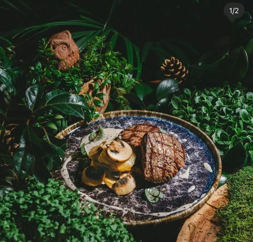 Restaurant/places to eat in Evropa Hotel