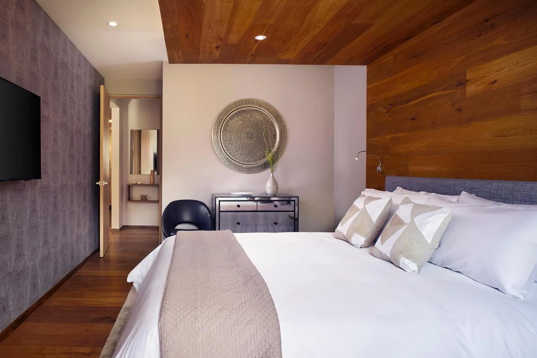 Bed in Felix by Viadora