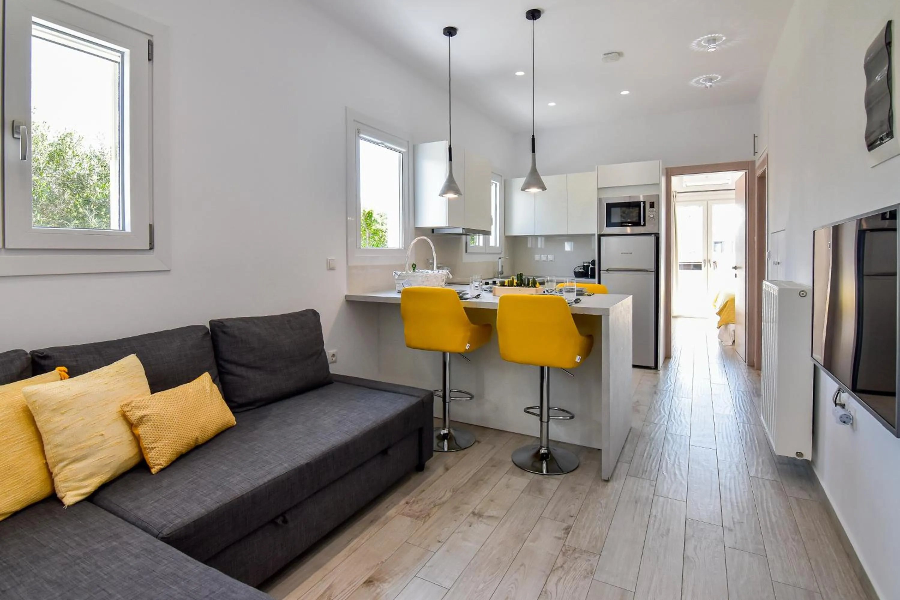 TV and multimedia in White Rock Milos Suites