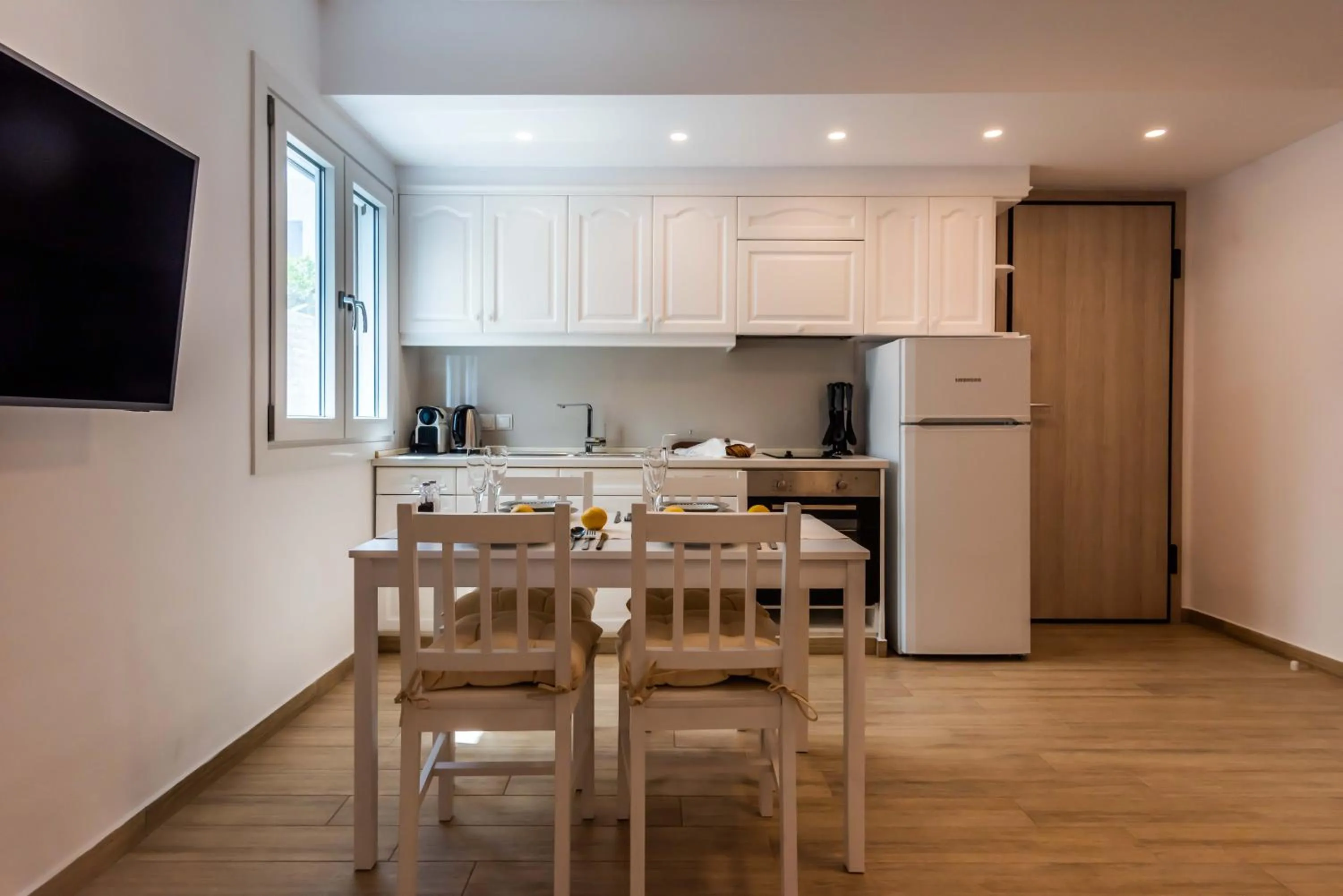 Kitchen or kitchenette in White Rock Milos Suites