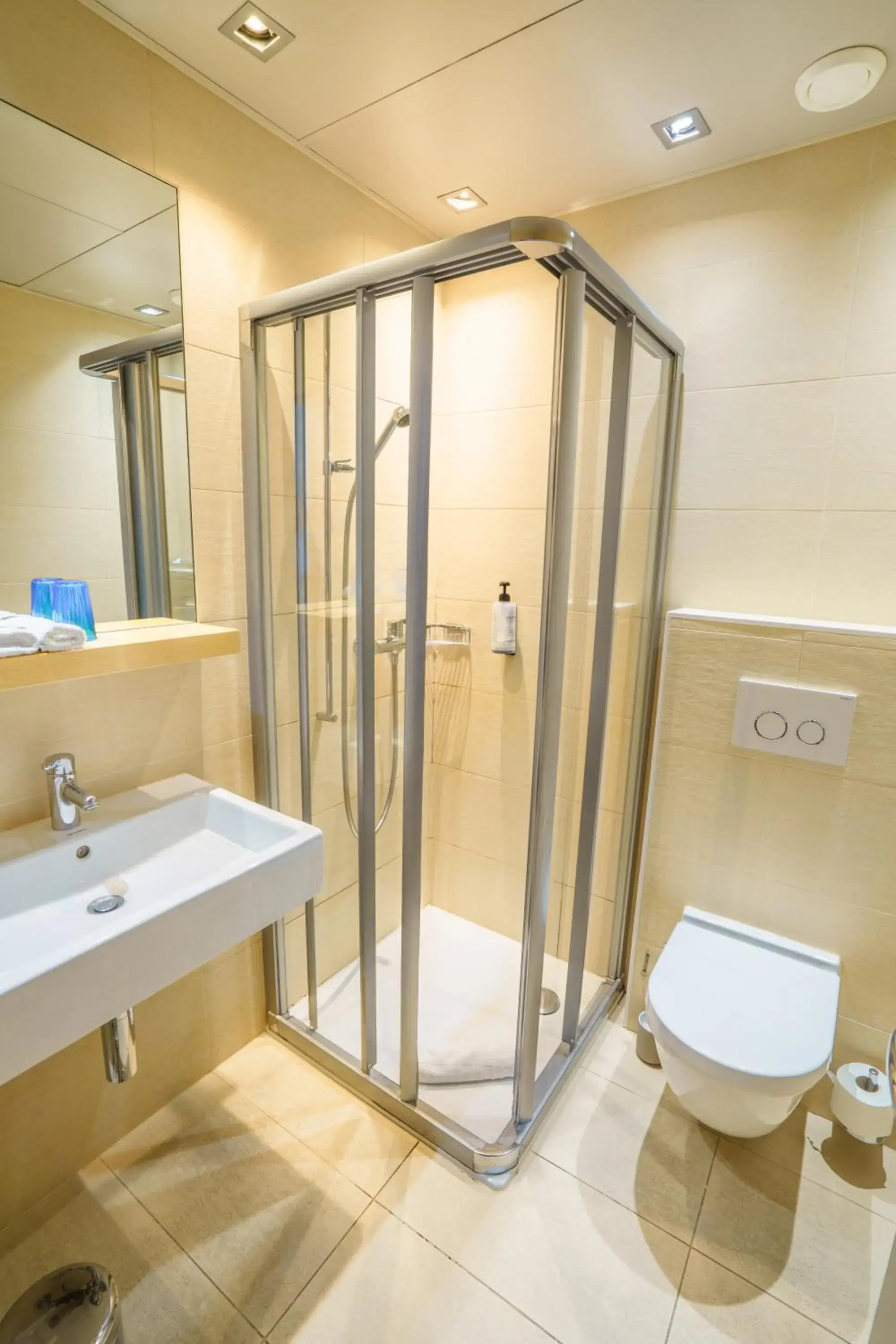 Superior room with Lutry town view in Rivage Hotel Restaurant Lutry Superior room with Lutry town view in Rivage Hotel Restaurant Lutry