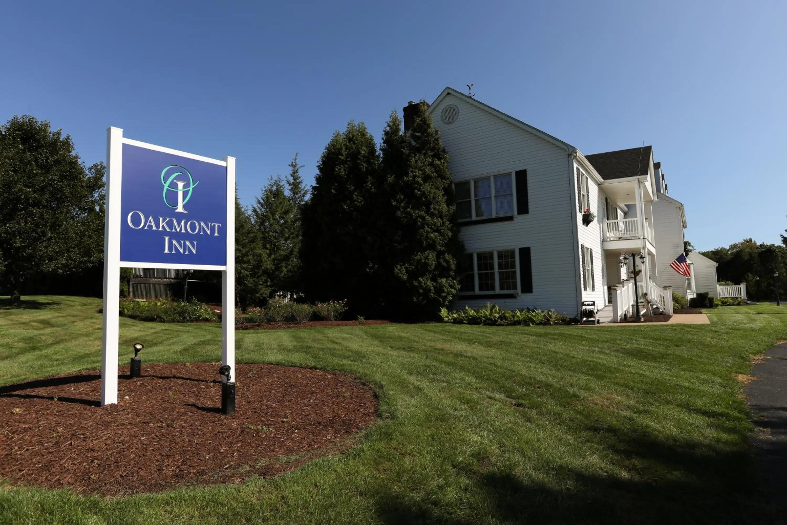 Oakmont Inn