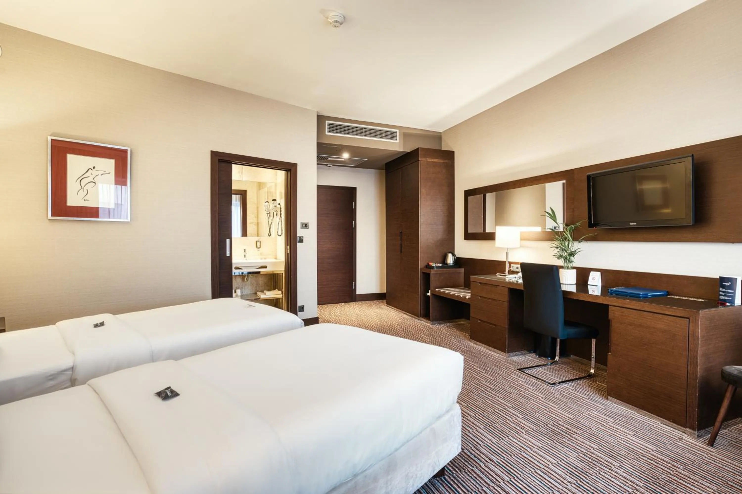 Photo of the whole room, Bed in Copernicus Toruń Hotel