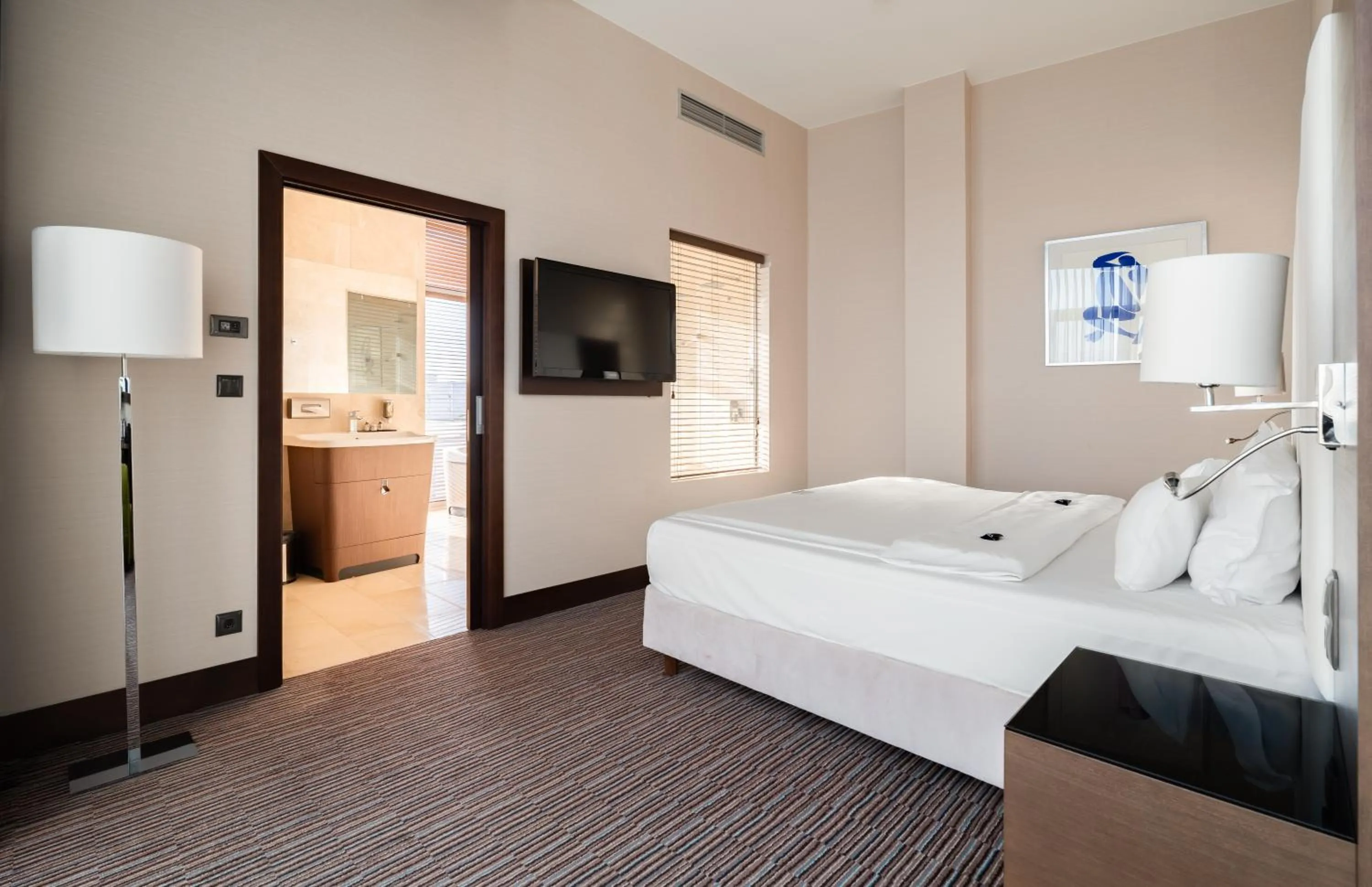 Photo of the whole room, Bed in Copernicus Toruń Hotel