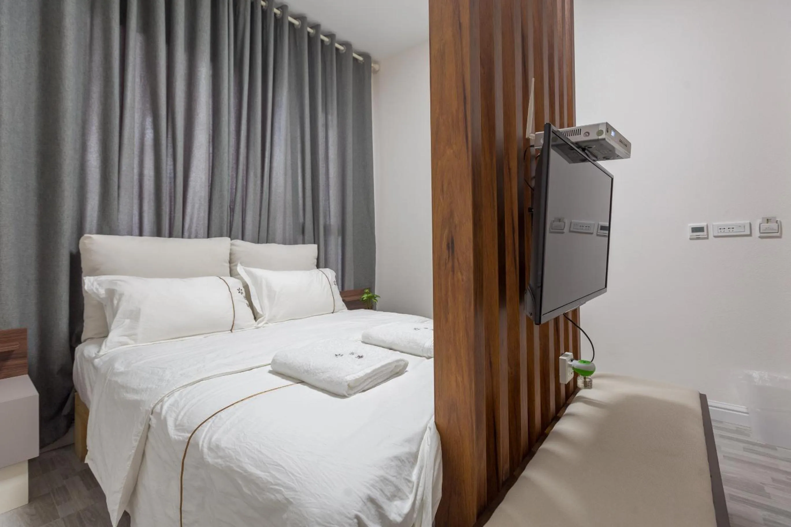 Bed in Guilin Flowers Inn