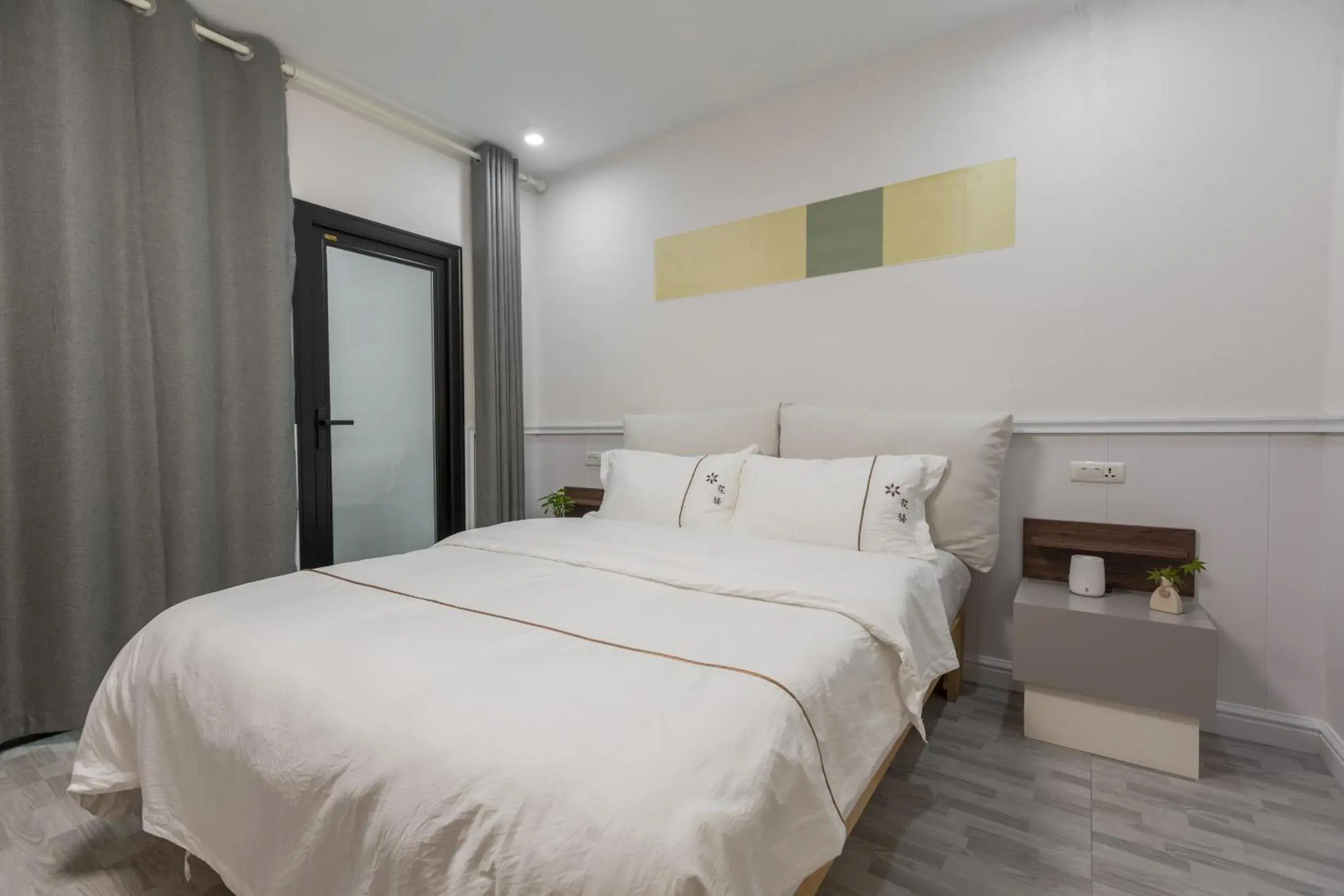 King Room in Guilin Flowers Inn King Room in Guilin Flowers Inn