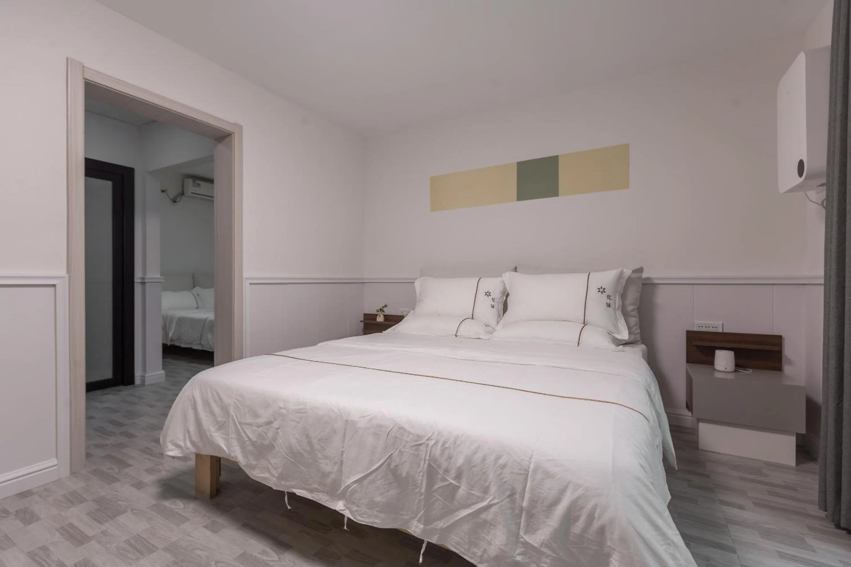 Bed in Guilin Flowers Inn