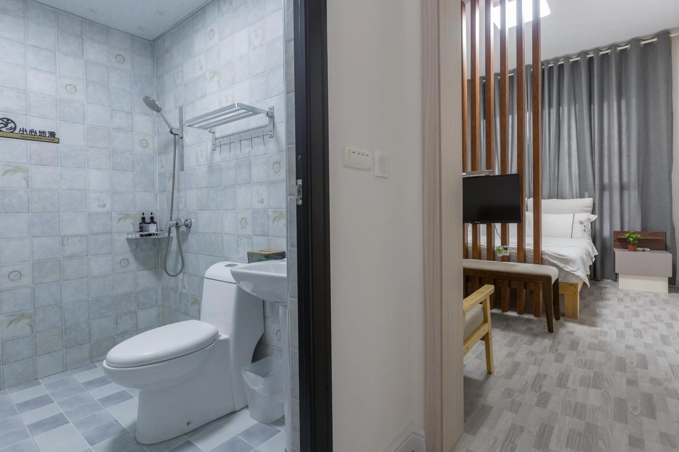 Bathroom in Guilin Flowers Inn