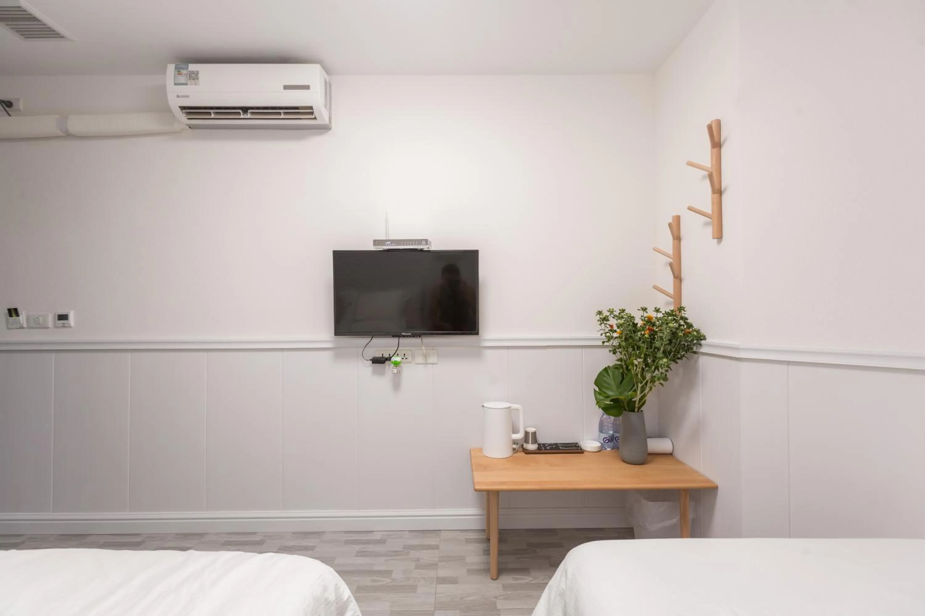 Bed in Guilin Flowers Inn