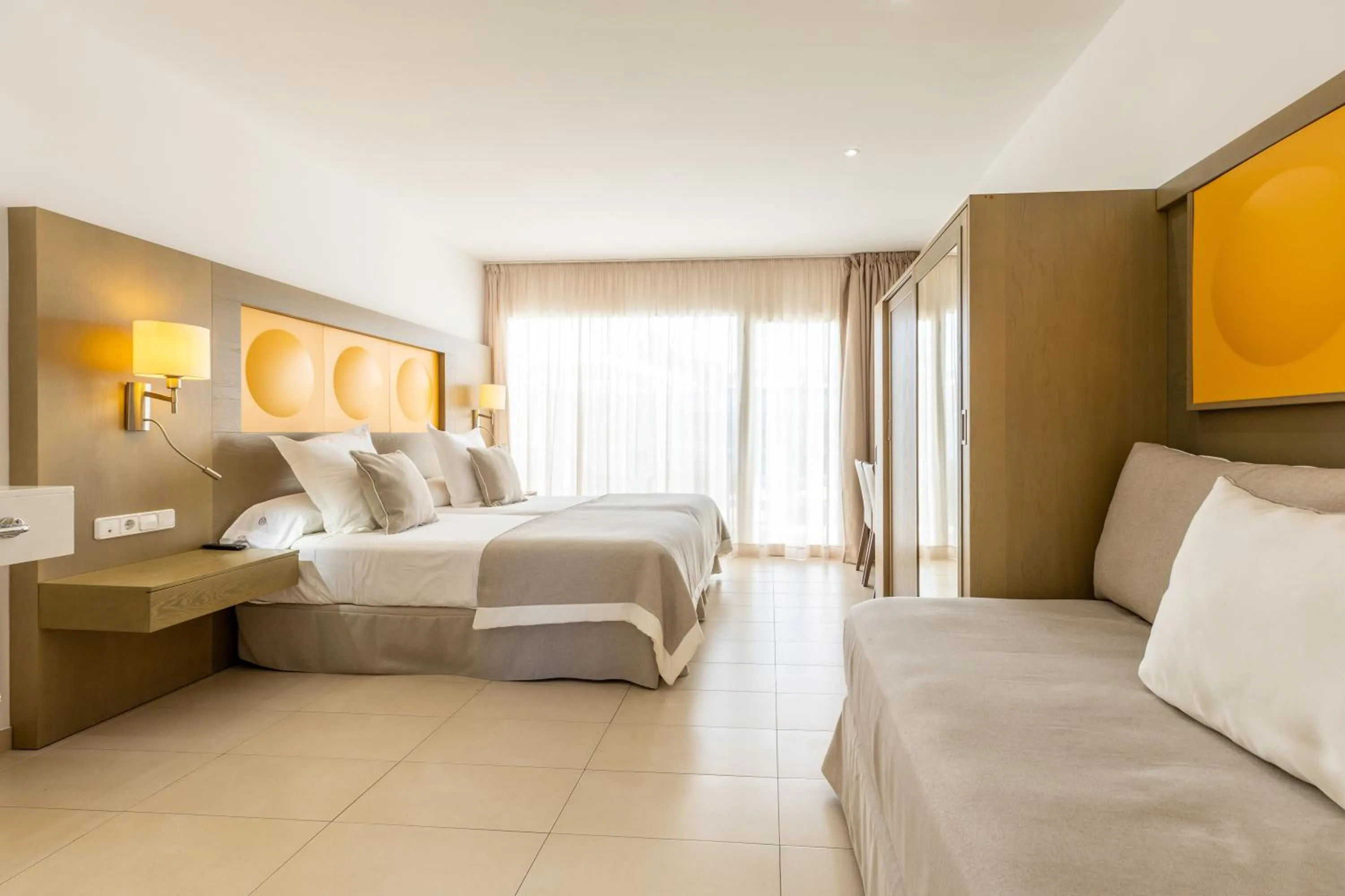 Photo of the whole room, Bed in Hoposa Montelin