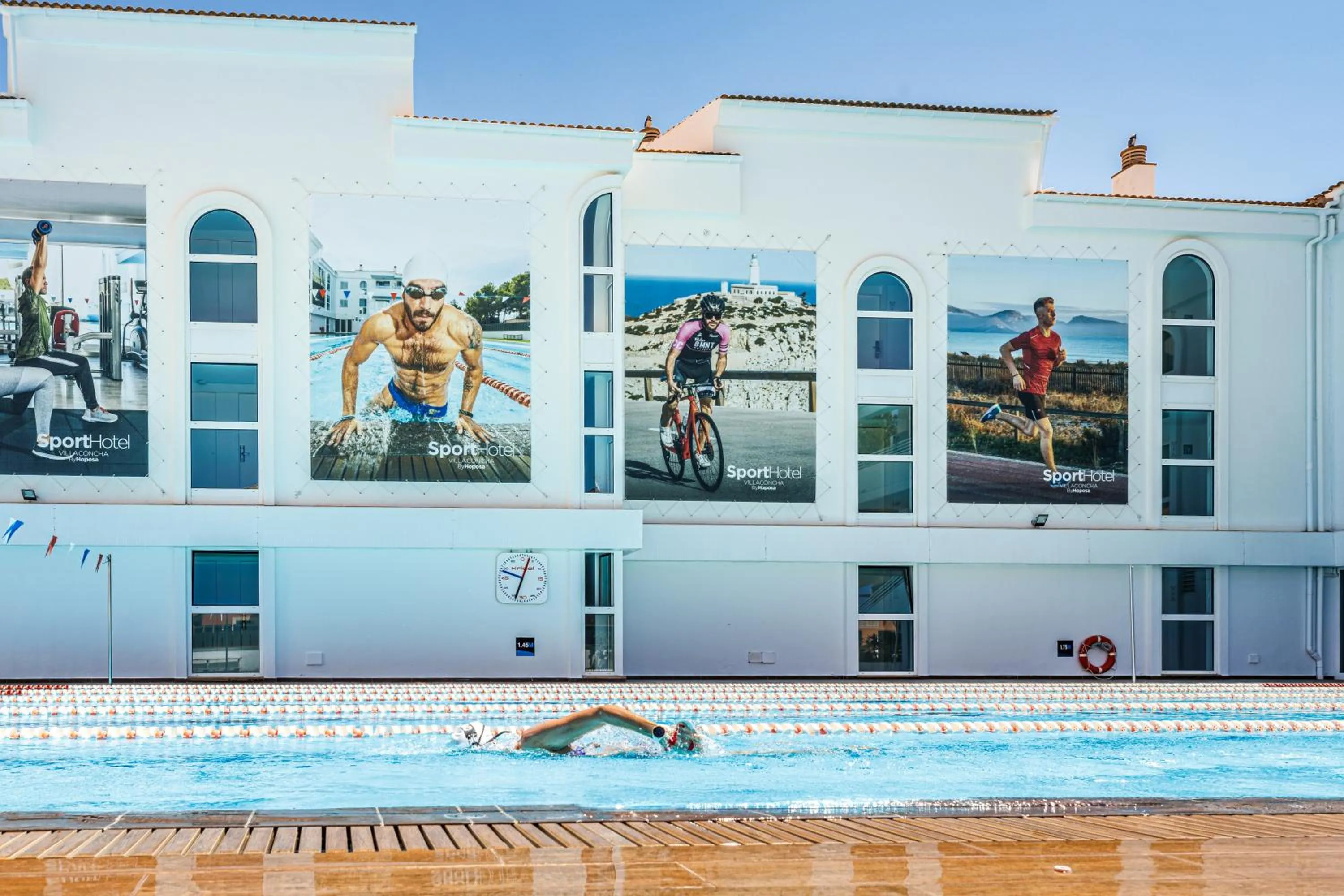 Swimming pool in Hoposa Montelin
